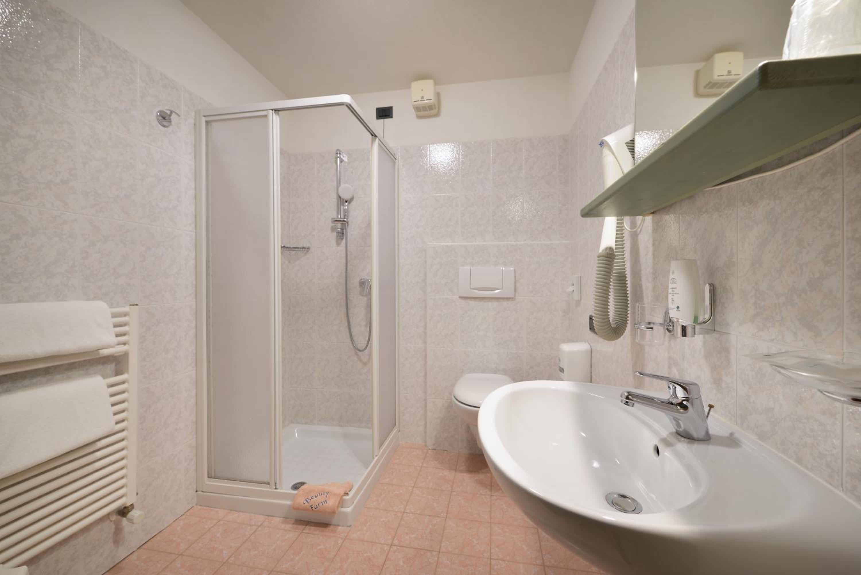 Double or Twin Room photo 3