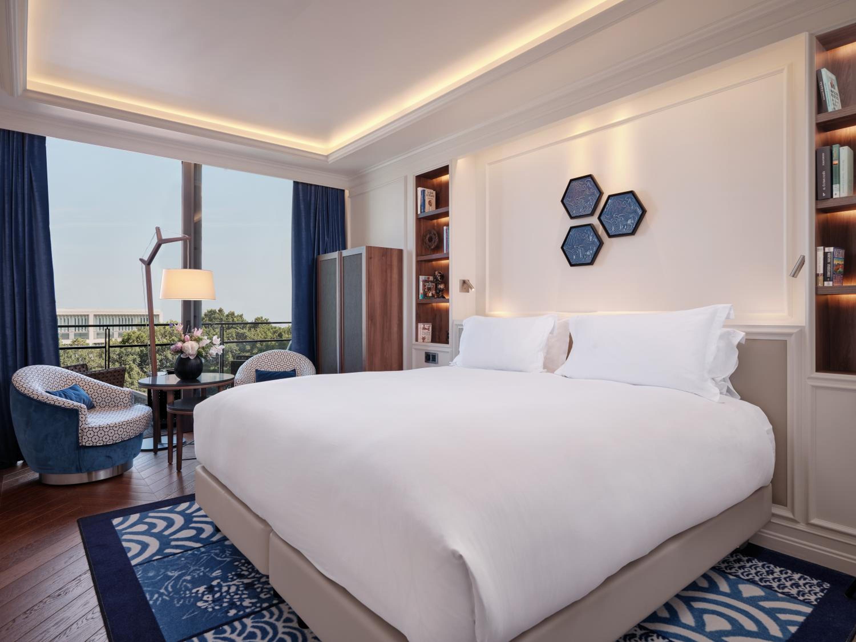 Luxury Twin Room with Balcony and Garden View - Photo 6