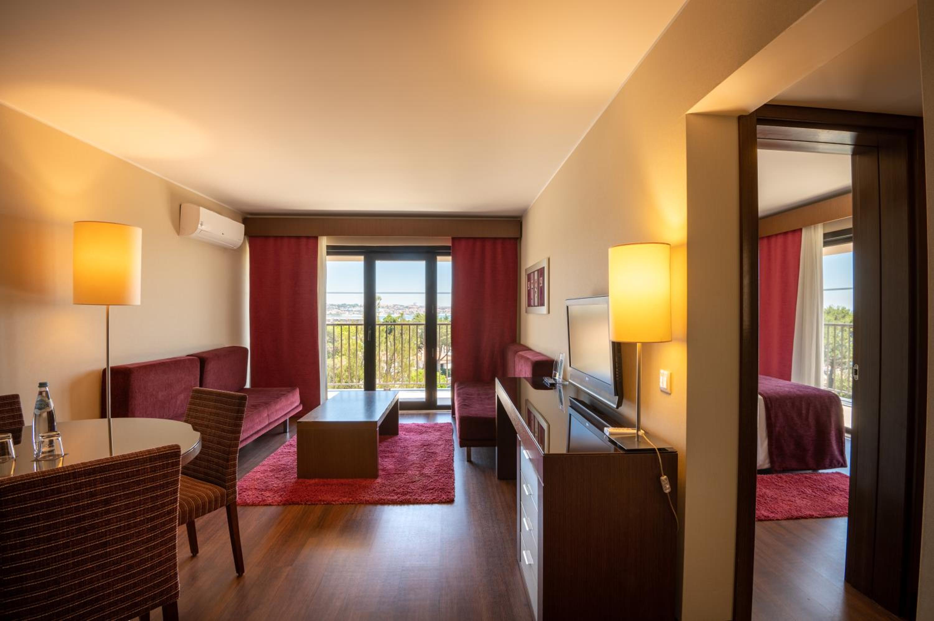 Junior Suite with Sea View and Balcony (3 Adults) - Photo 4