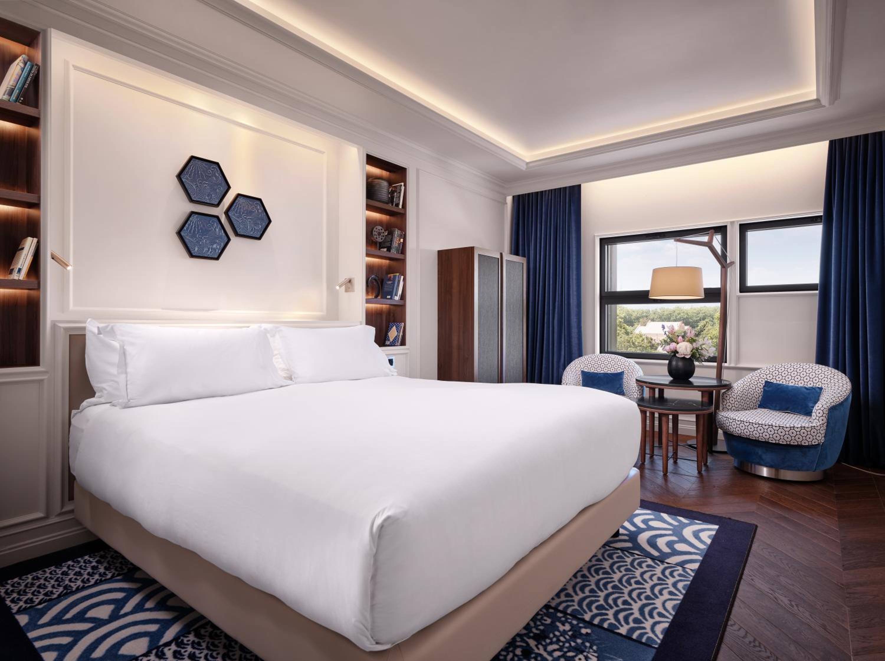 Superior Room with City View - Photo 4