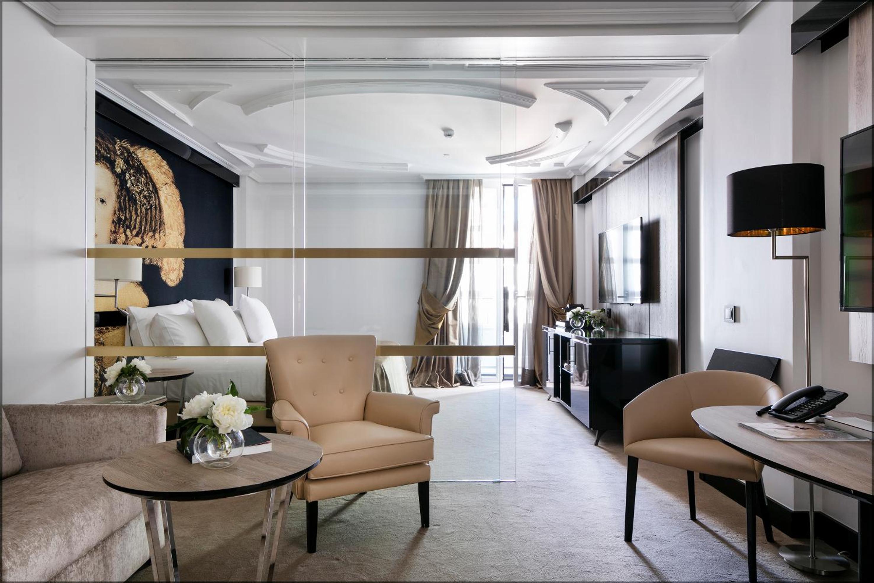 One-Bedroom Suite Red Level