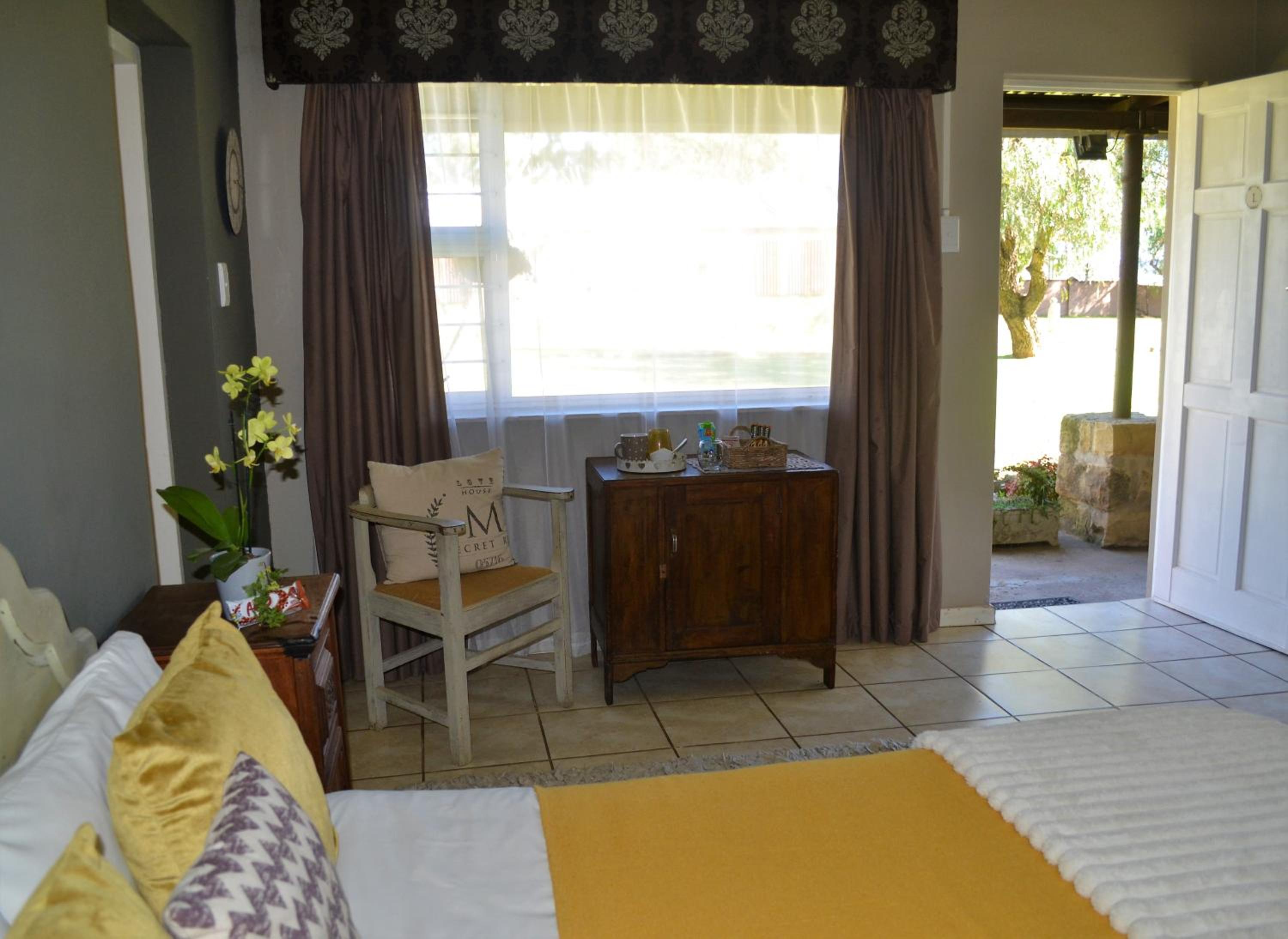 Queen Room with Garden View