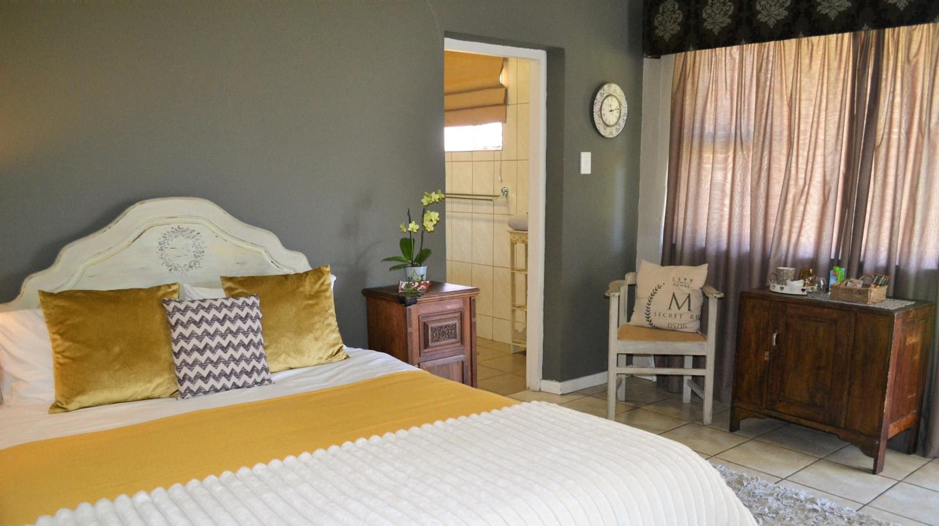 Queen Room with Garden View photo 3