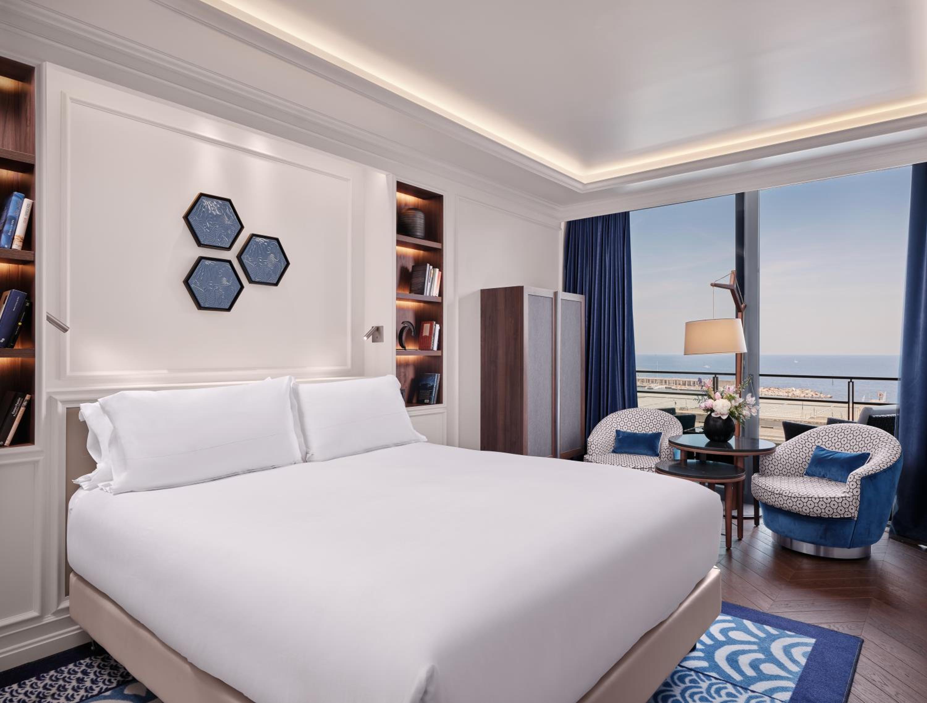 Luxury Double Room with Balcony and View - Photo 2