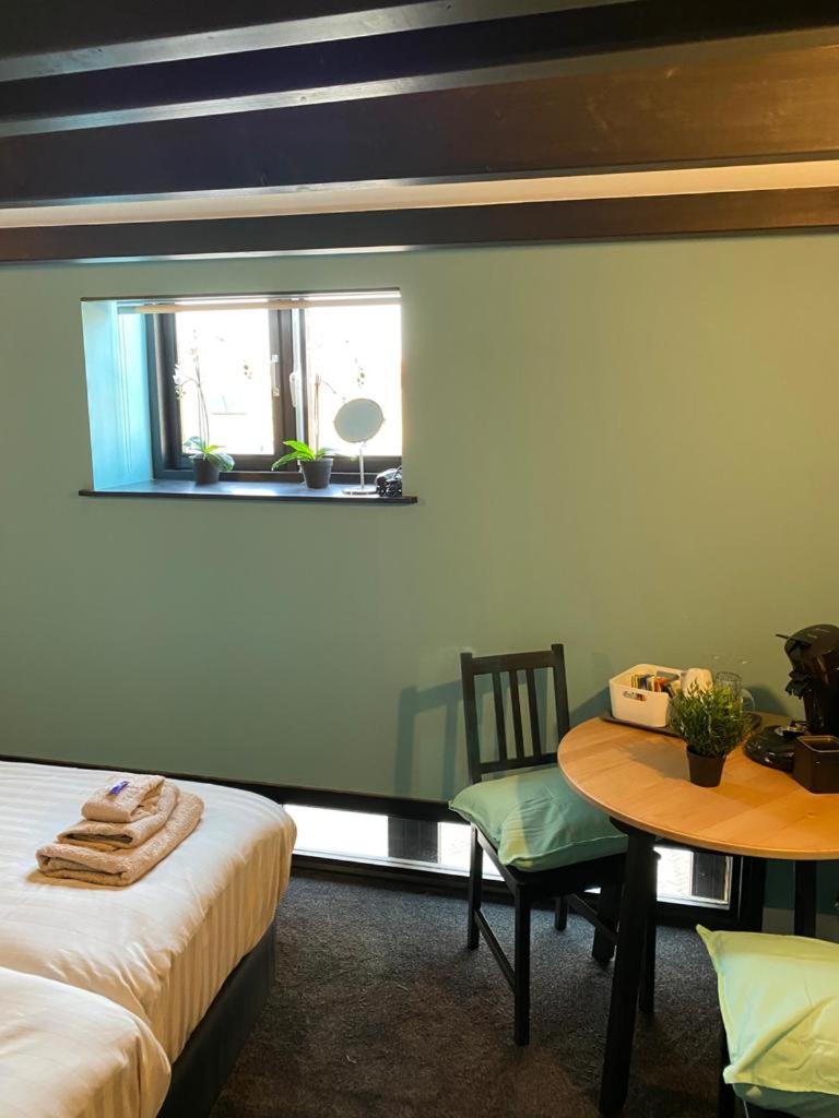 Single Room photo 3