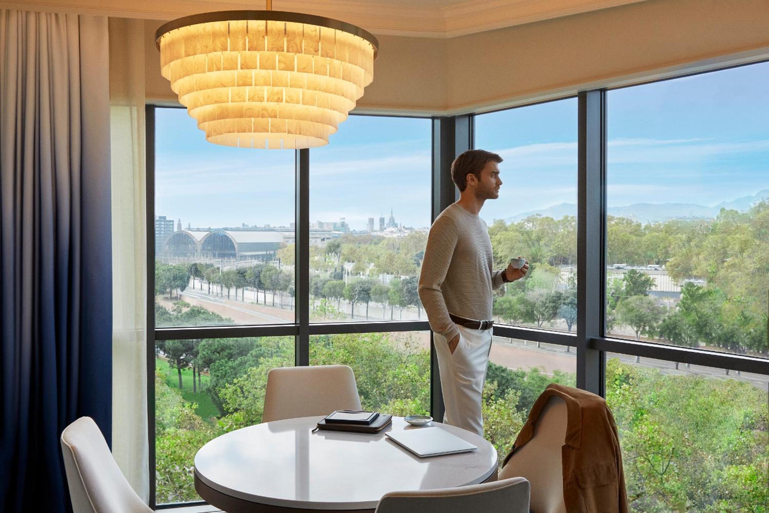 Prestige Suite with City View - Photo 6