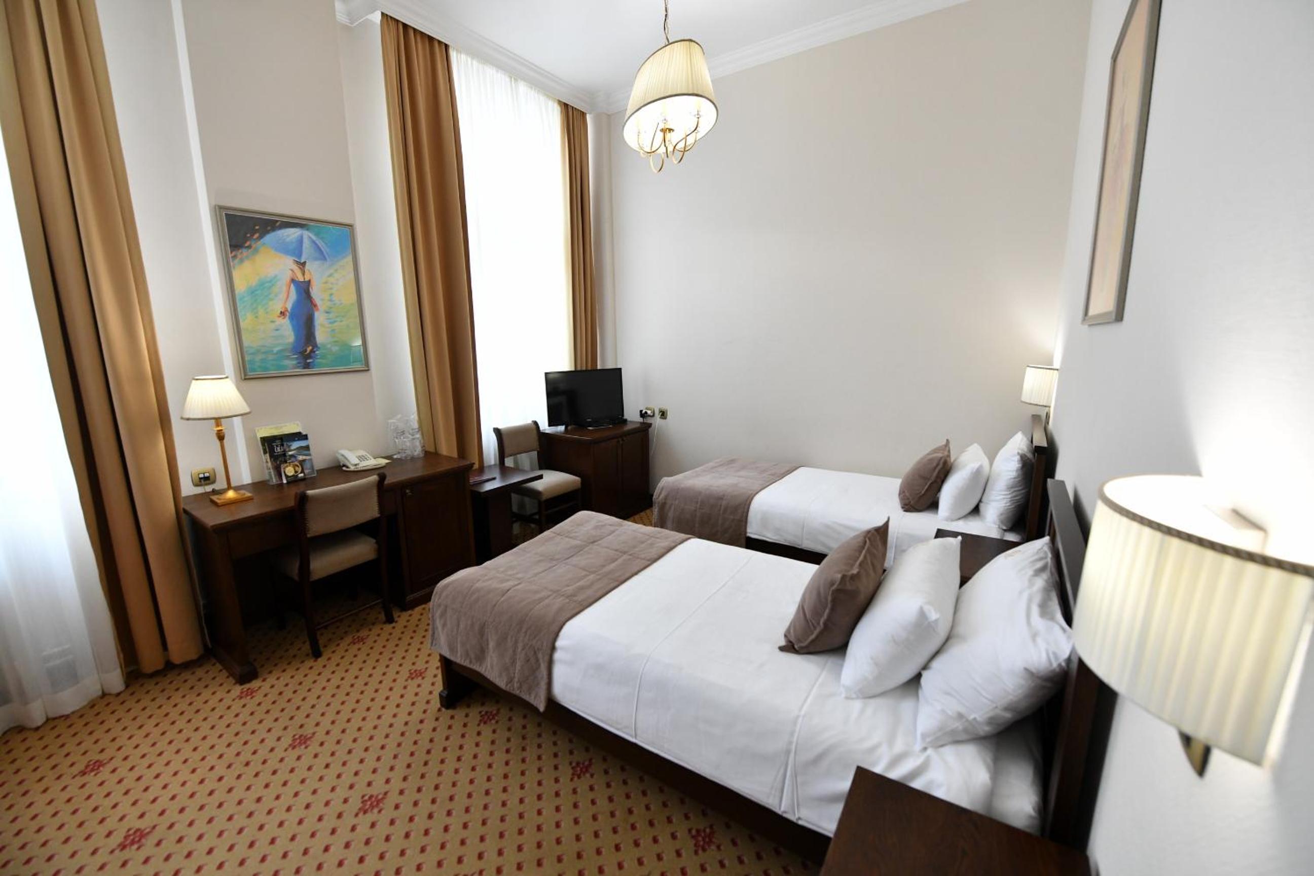 Standard Twin Room photo 2