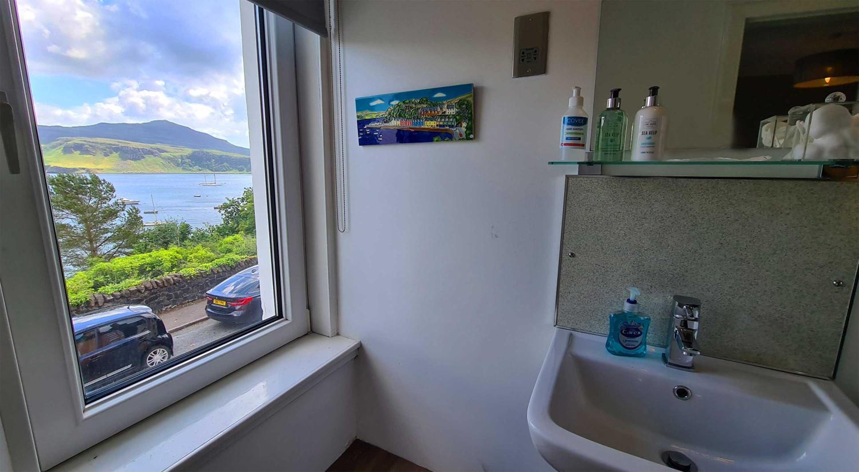 Standard Triple Room with Sea View photo 2
