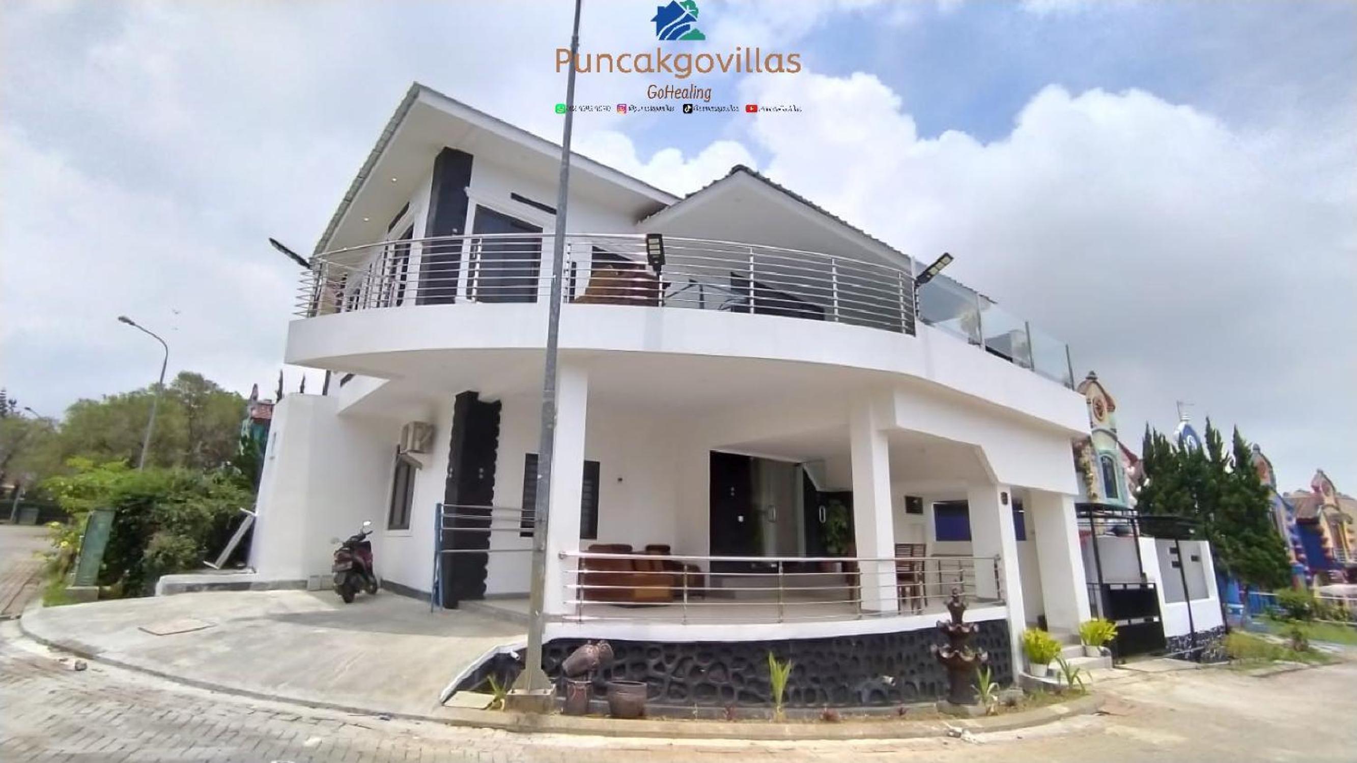 Three-Bedroom Villa photo 1