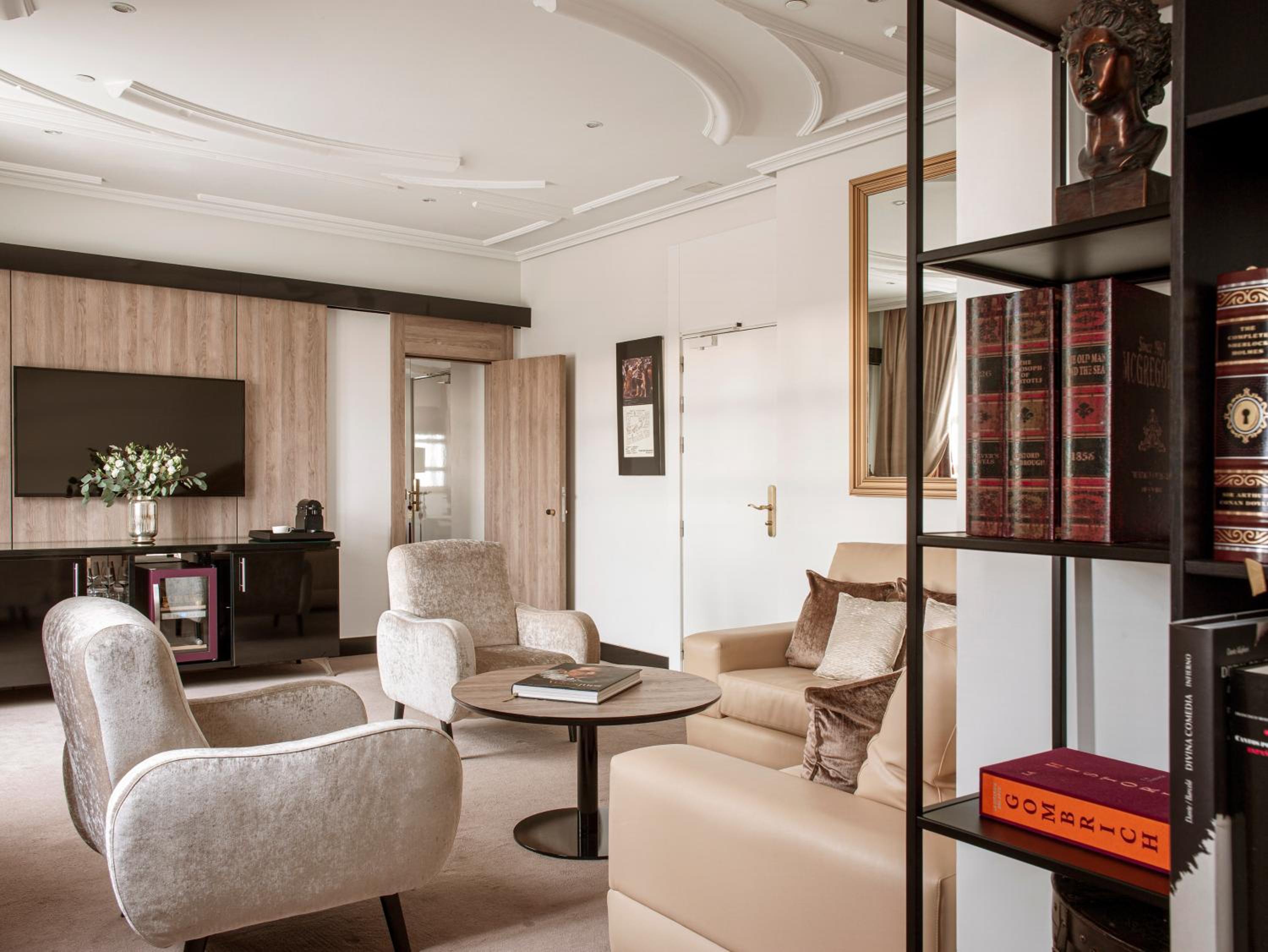 Margarita Presidential Suite Red Level thumbnail 5