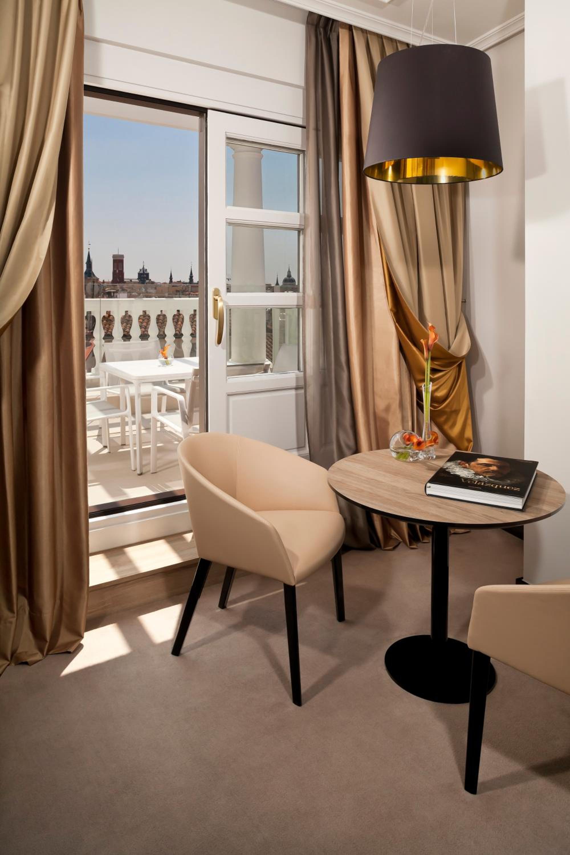 Margarita Presidential Suite Red Level