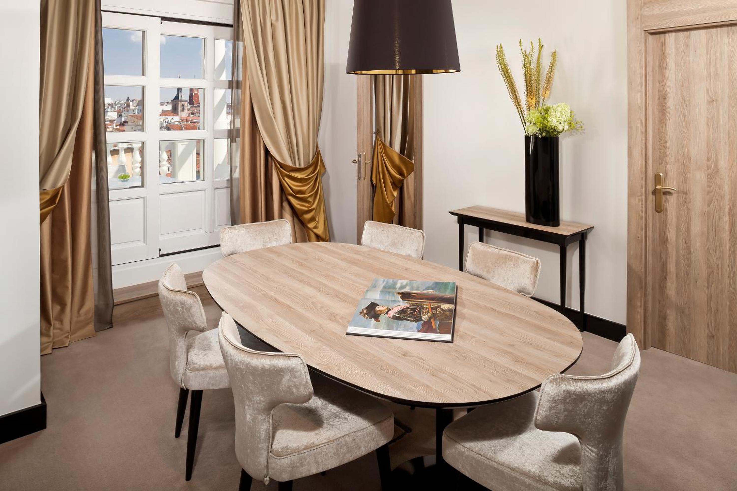 The Royal Suite Red Level
