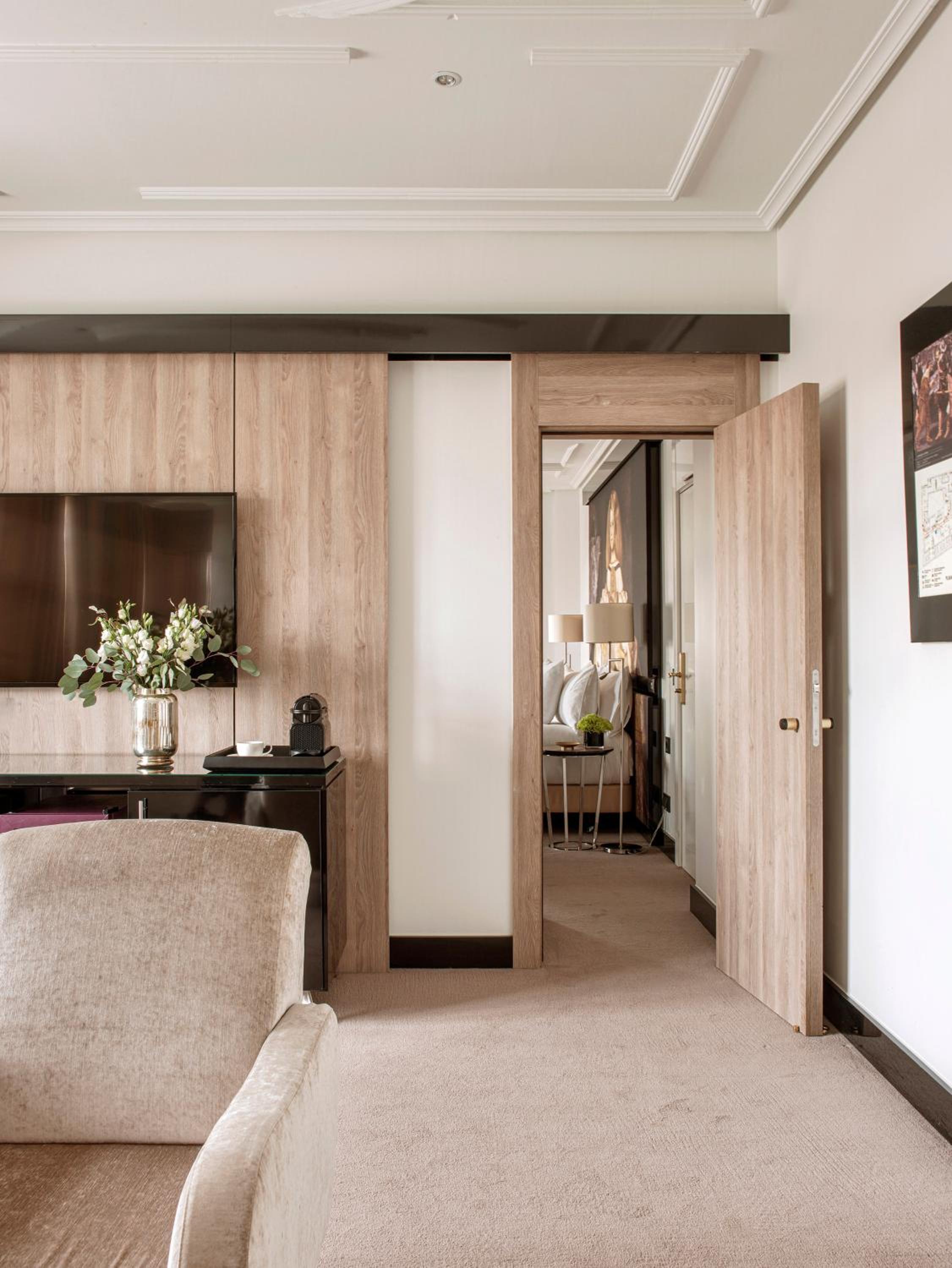 Margarita Presidential Suite Red Level thumbnail 6
