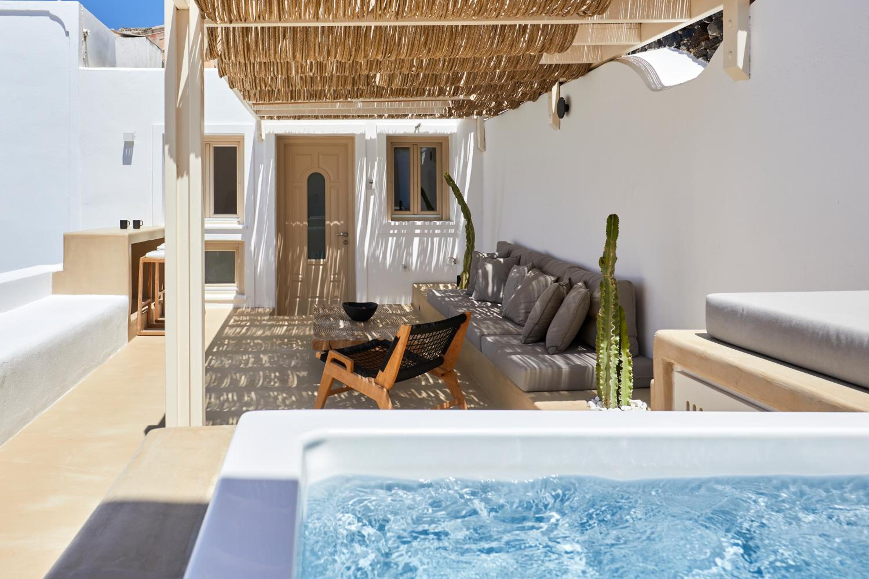 Honeymoon Suite with Outdoor Heated Plunge Pool - Photo 4