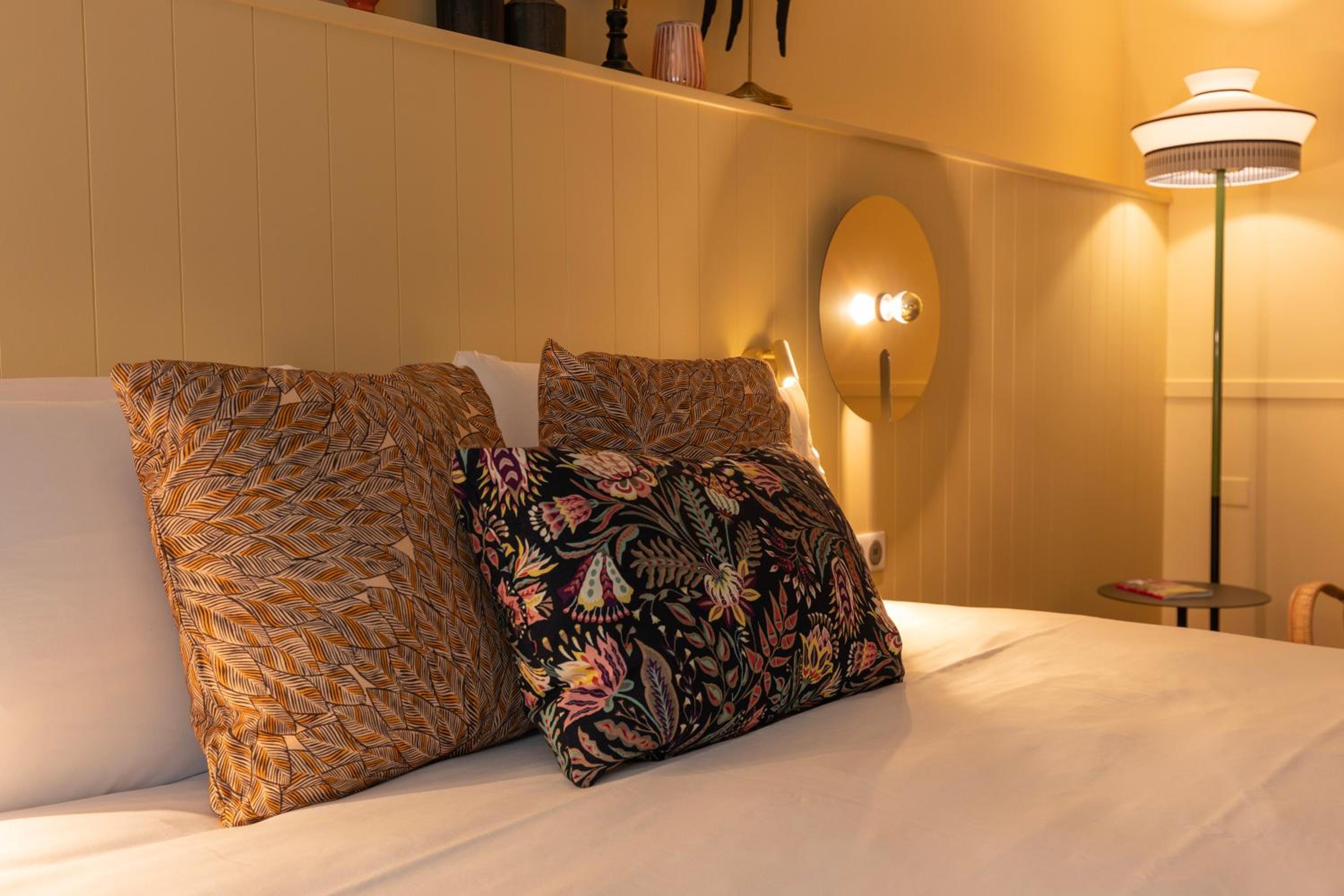 Premium King Room - Photo 6