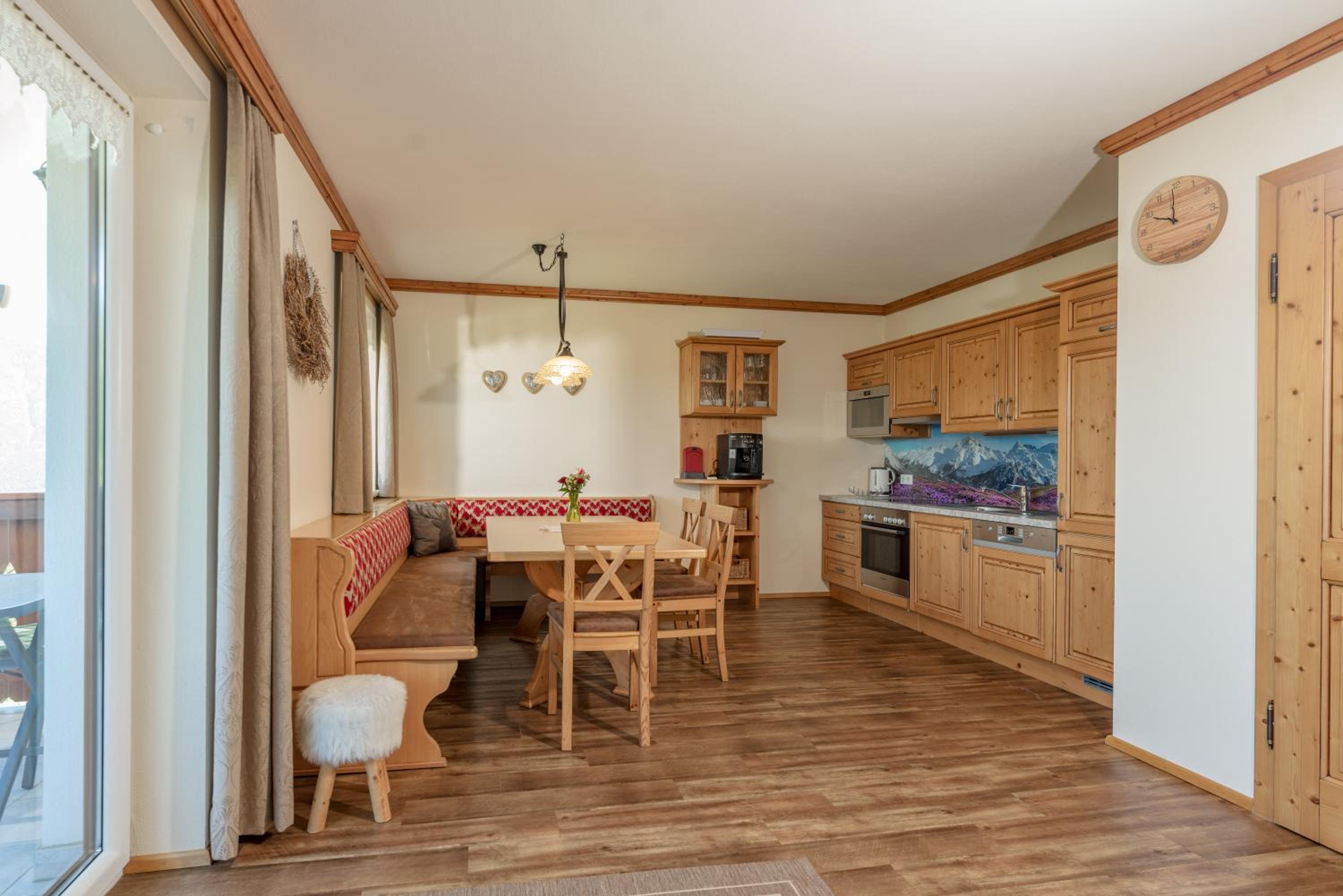 Two-Bedroom Apartment with Balcony photo 3