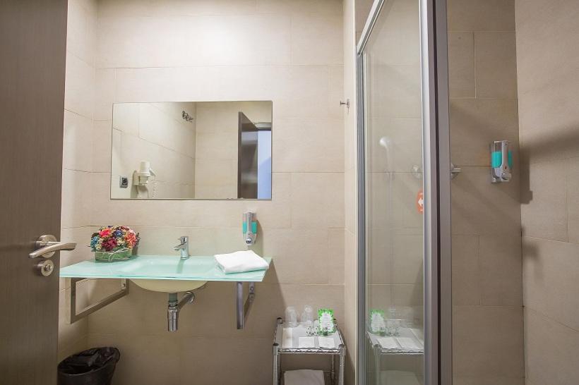 Junior Suite with Terrace and Hydromassage Bathtub photo 3