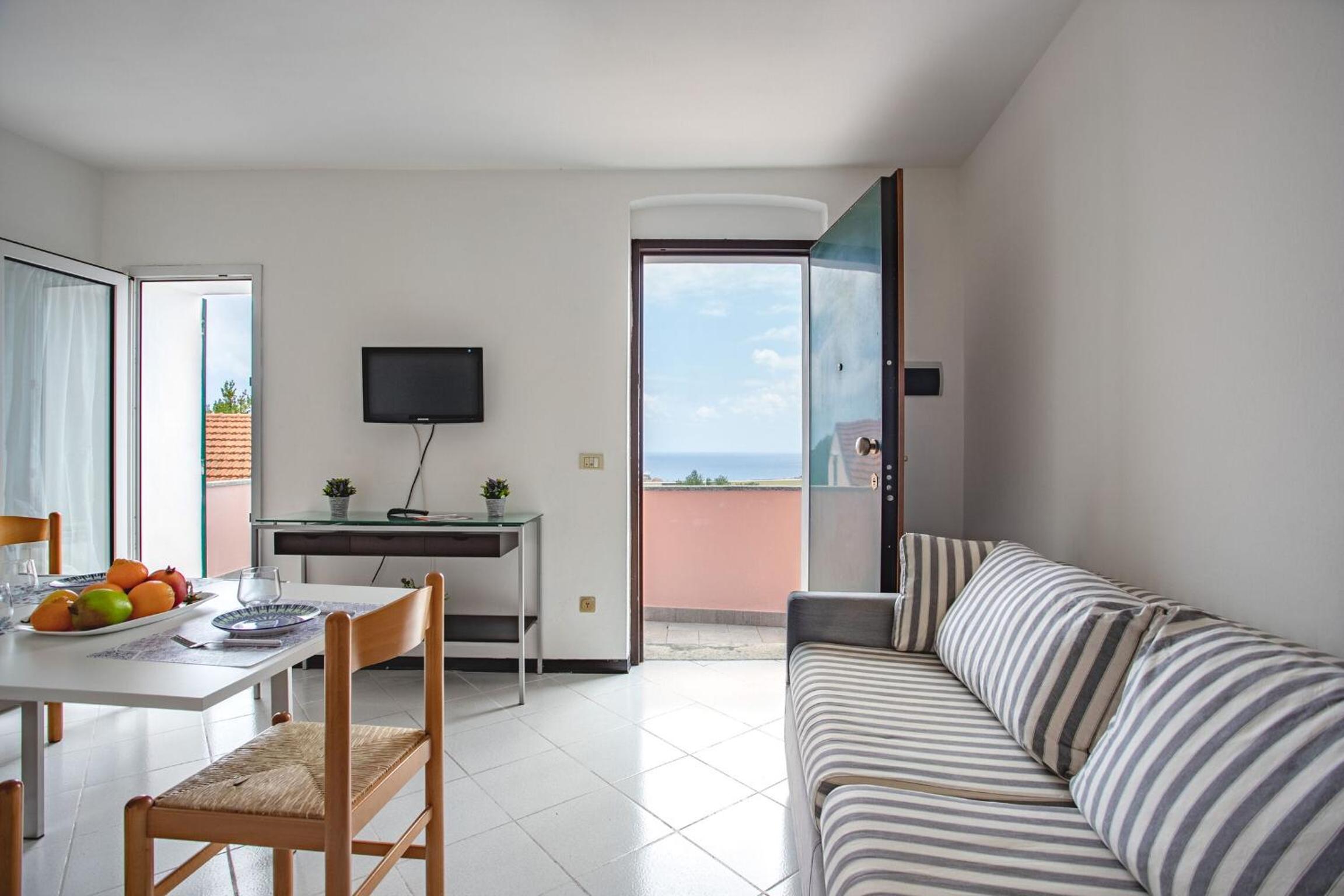 Apartment 6 photo 1