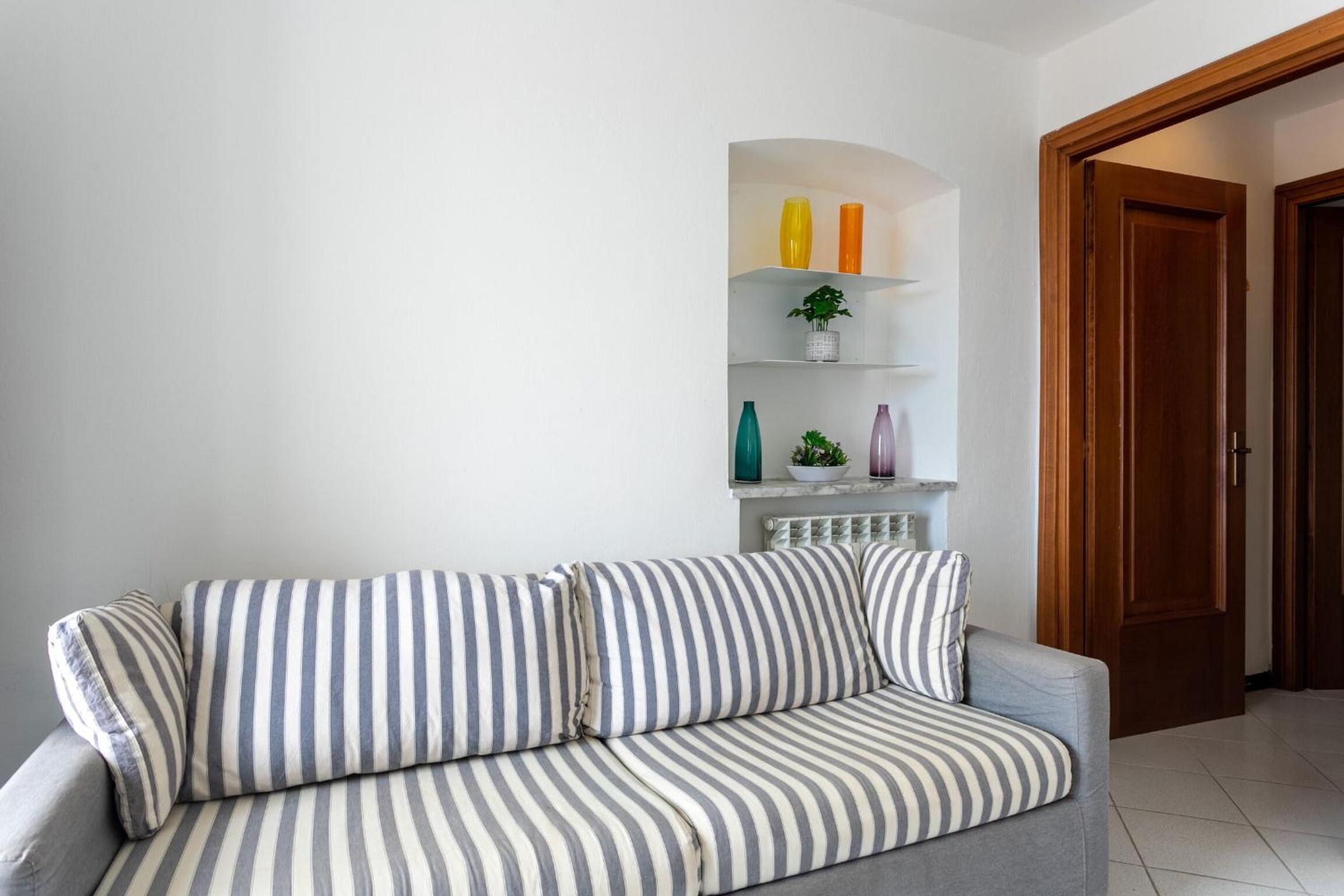 Apartment 6 photo 2