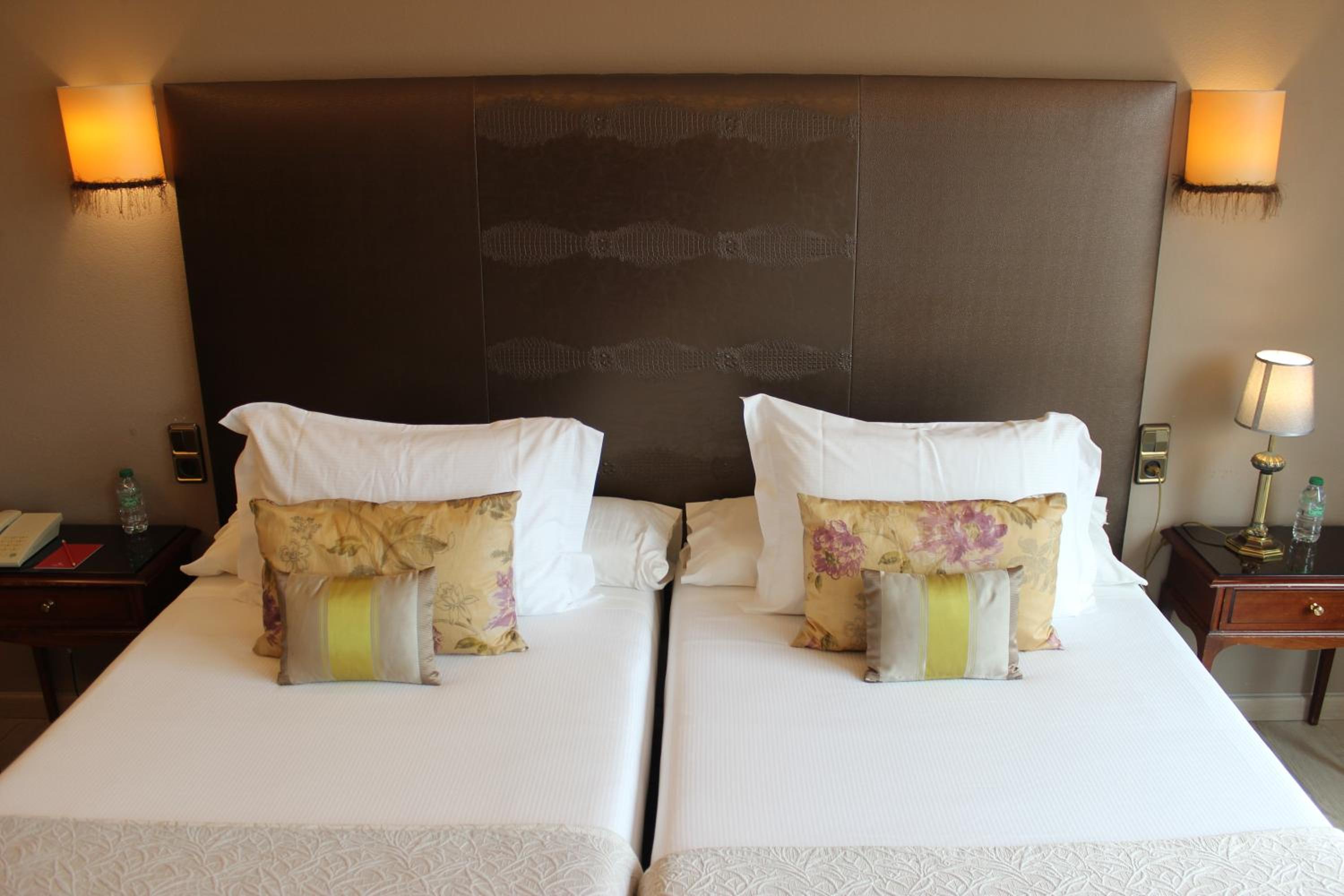 Double or Twin Room - Photo 5
