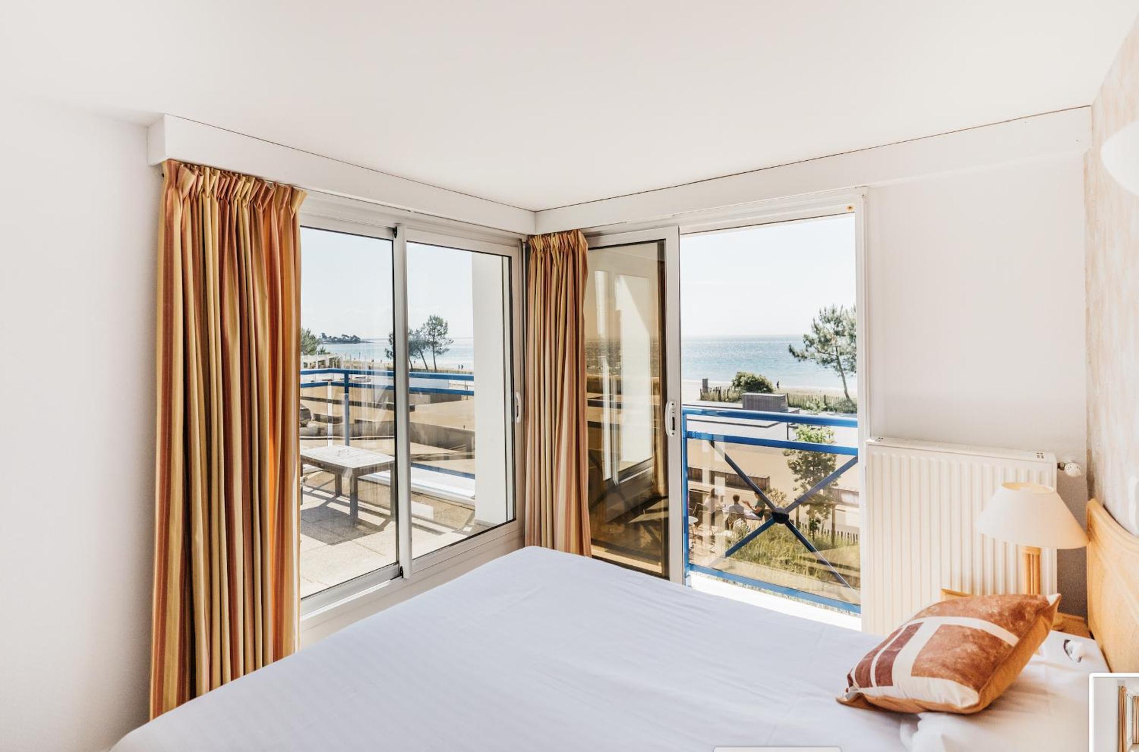 Double Room with Terrace and Sea View   - Photo 4