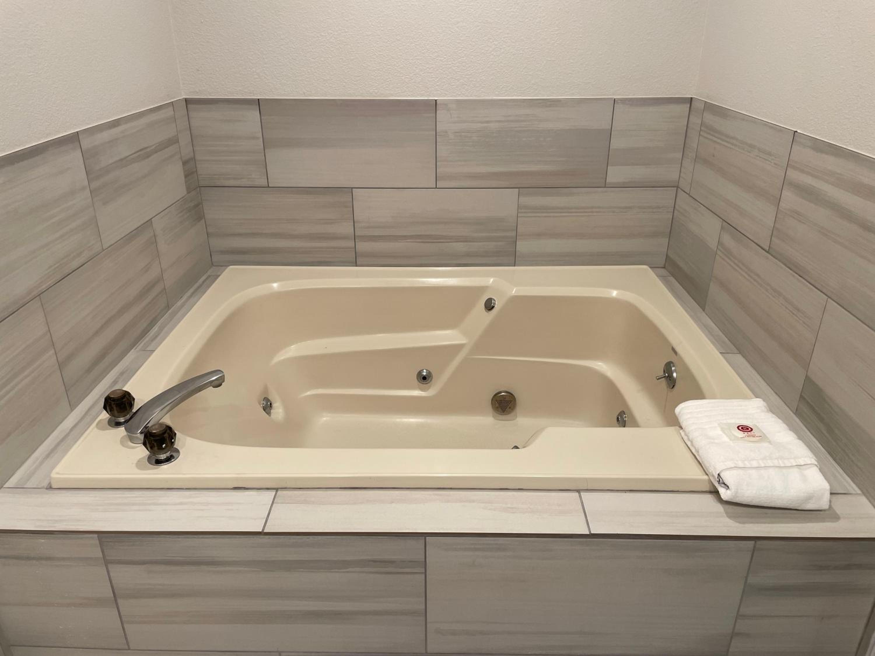 King Suite with Jacuzzi - Non Smoking
