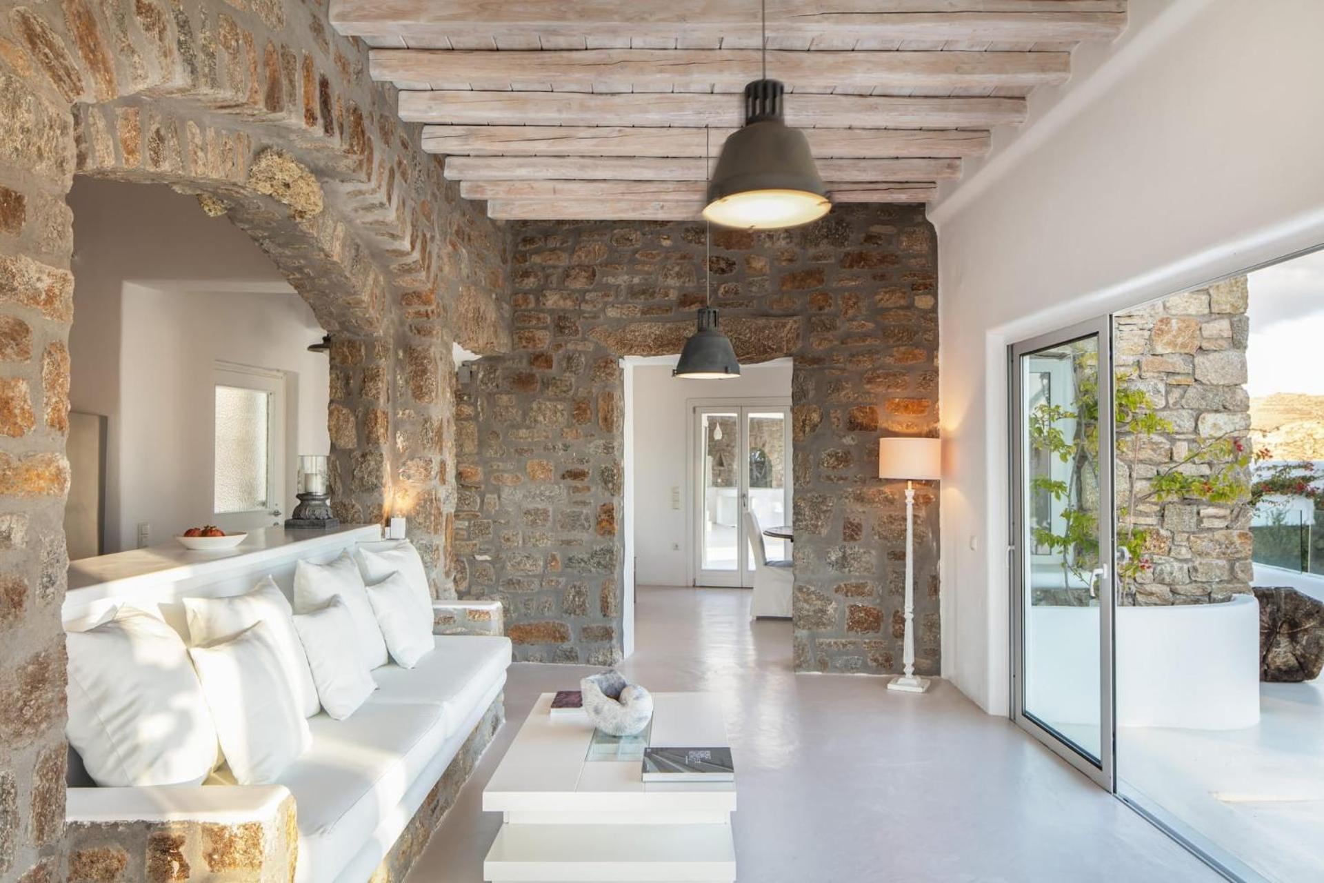 Fourteen-Bedroom Villa photo 1