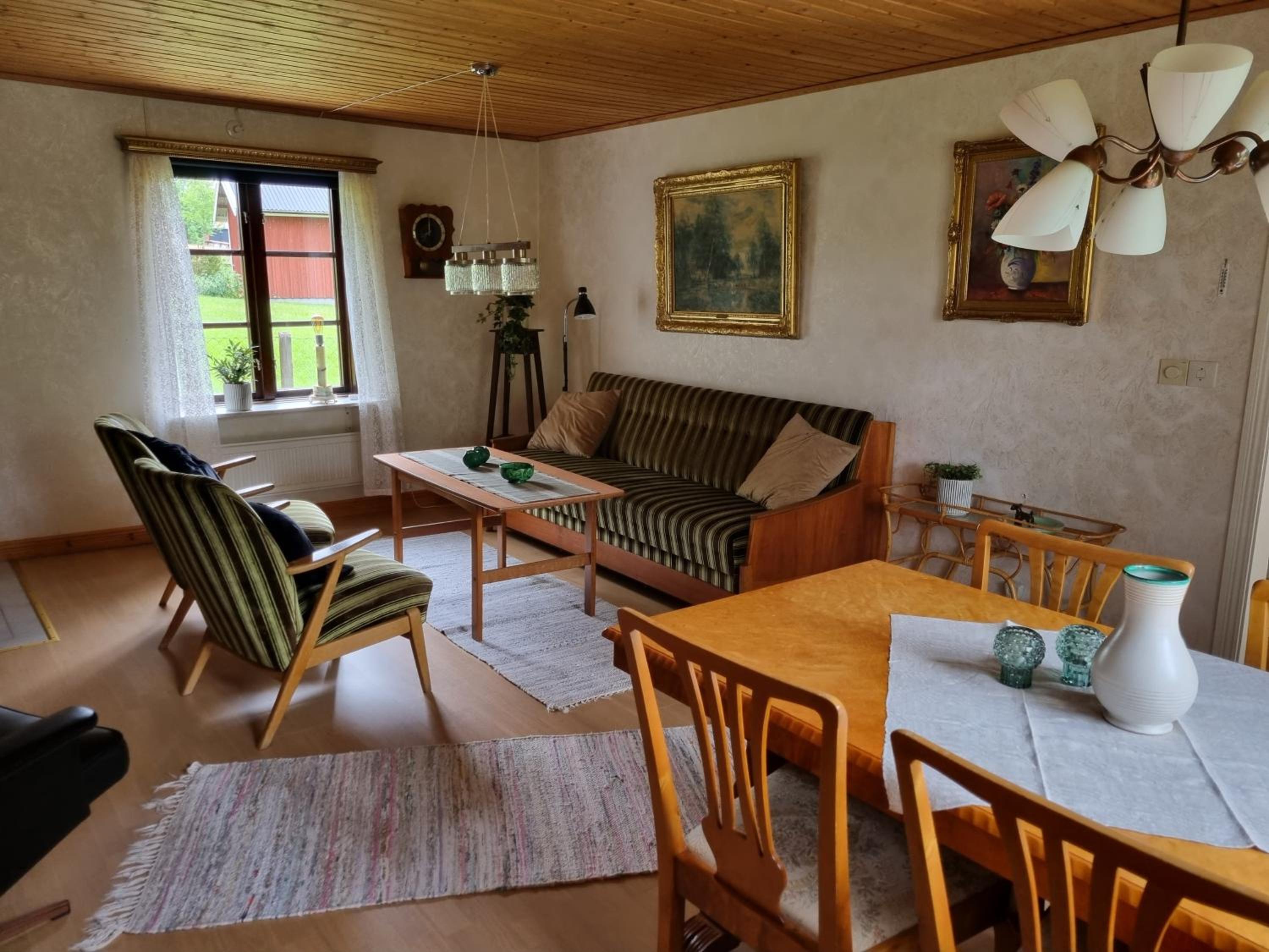 Three-Bedroom House photo 3