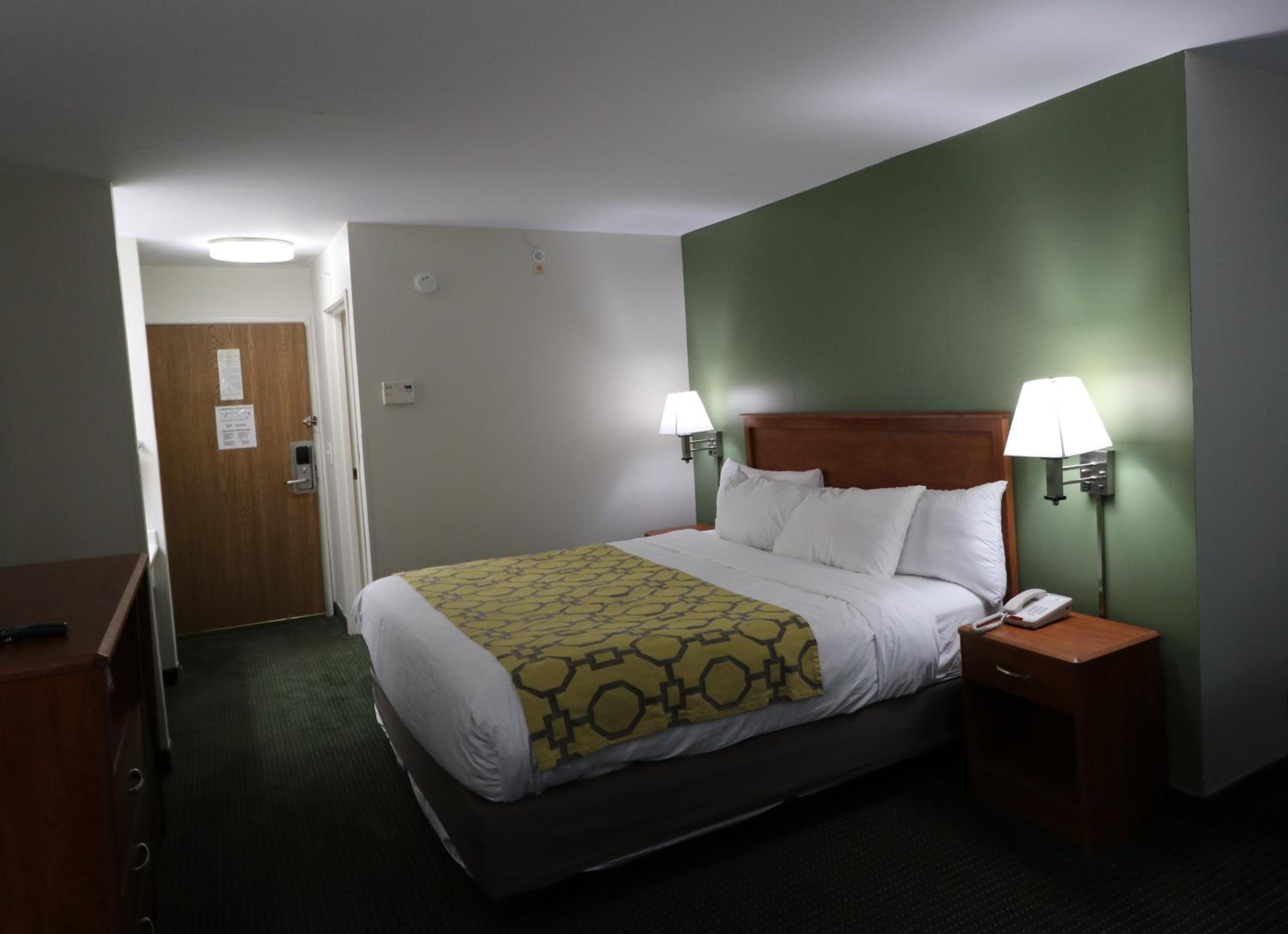 King Room - Non-Smoking - Photo 2