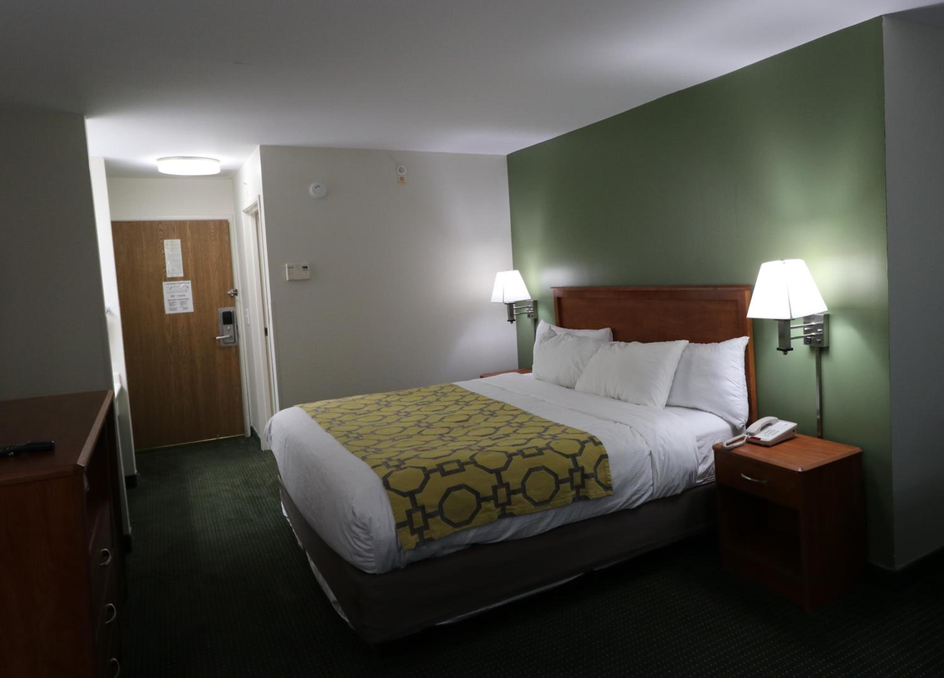 King Room - Non-Smoking - Photo 4