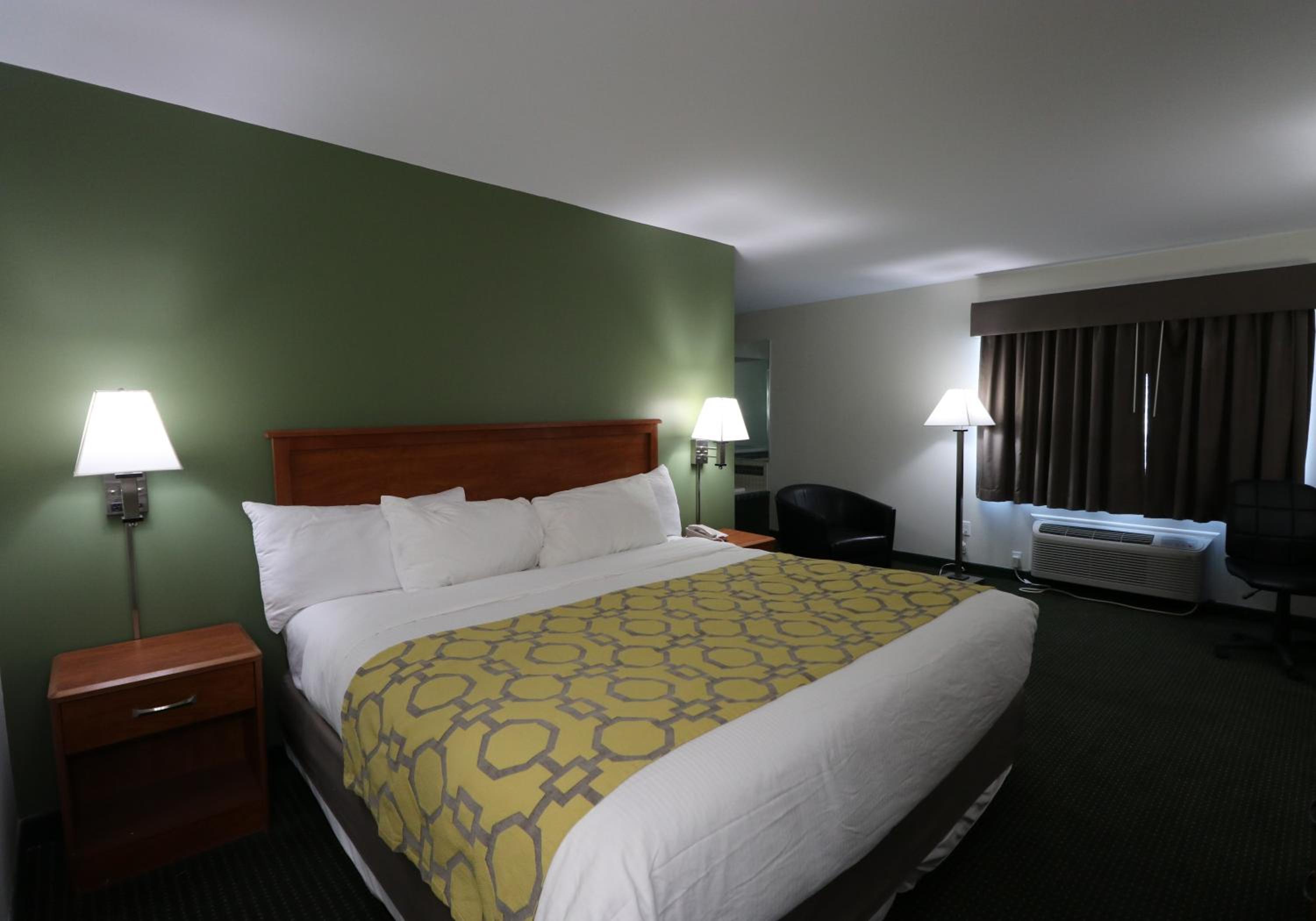 King Suite - Non-Smoking - Photo 5