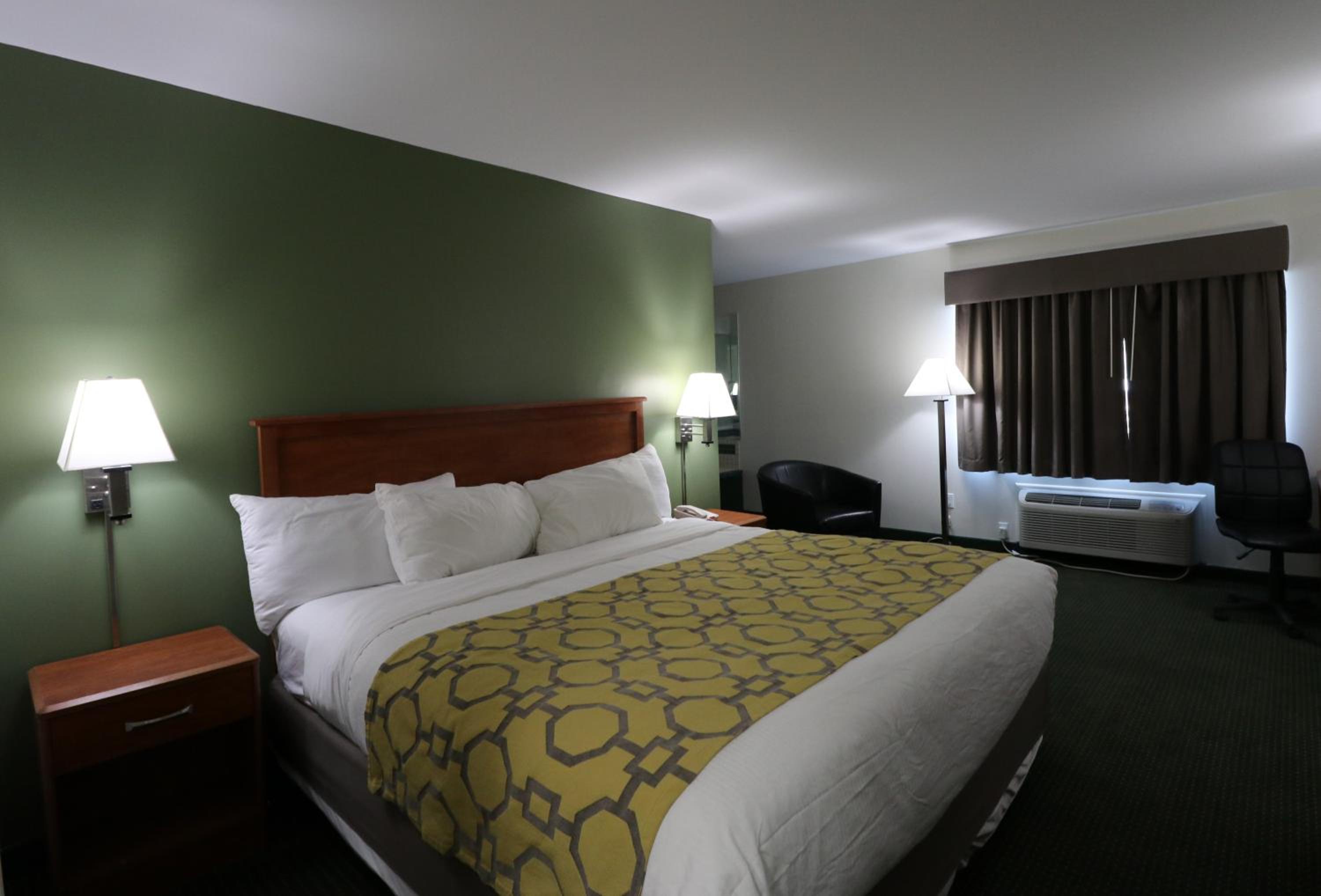 King Room - Non-Smoking - Photo 3