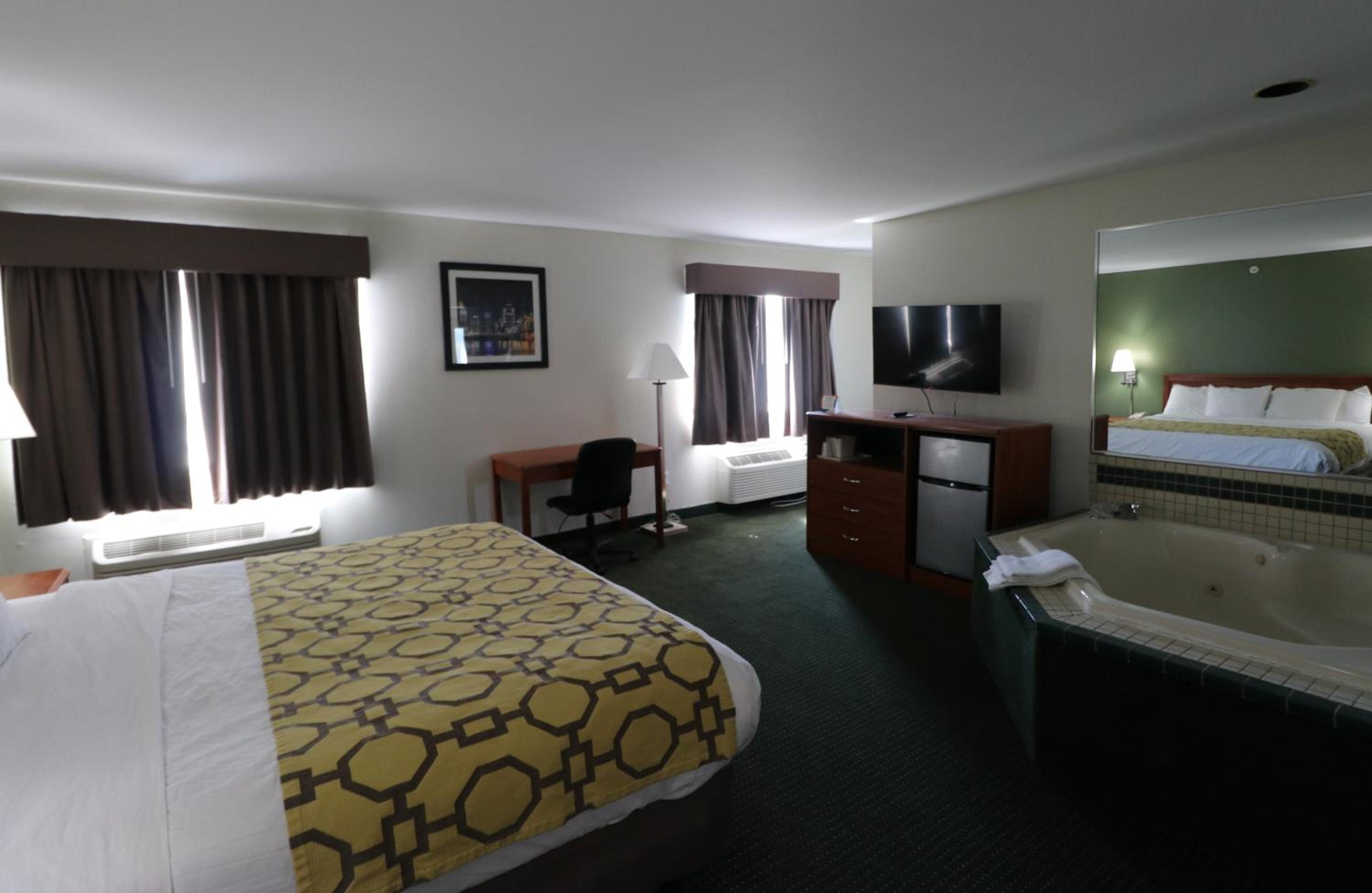 King Suite - Non-Smoking - Photo 7