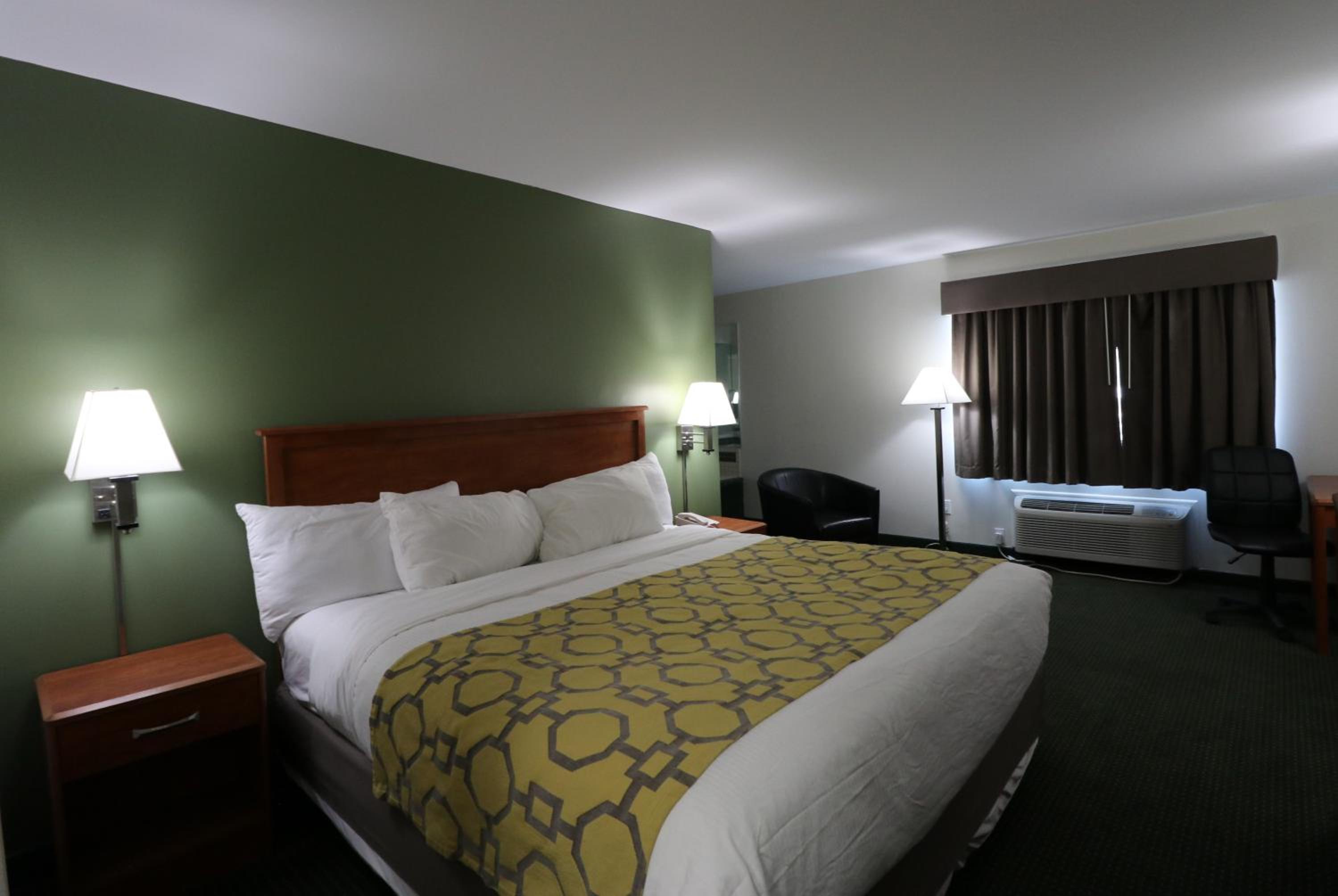 King Suite - Non-Smoking - Photo 6