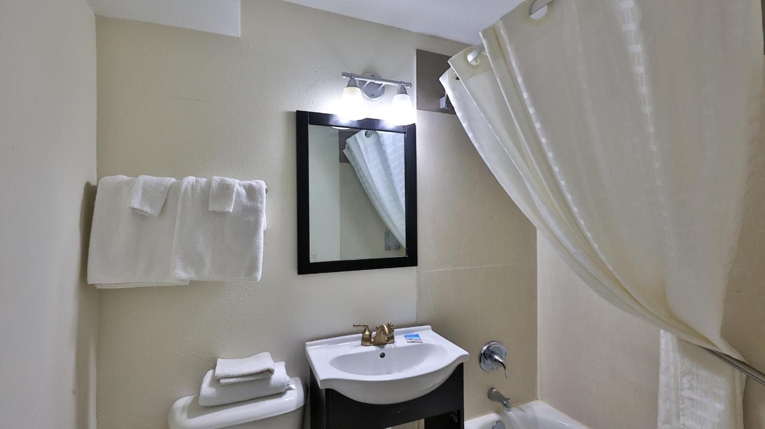 Standard Double Room - No View - Photo 10
