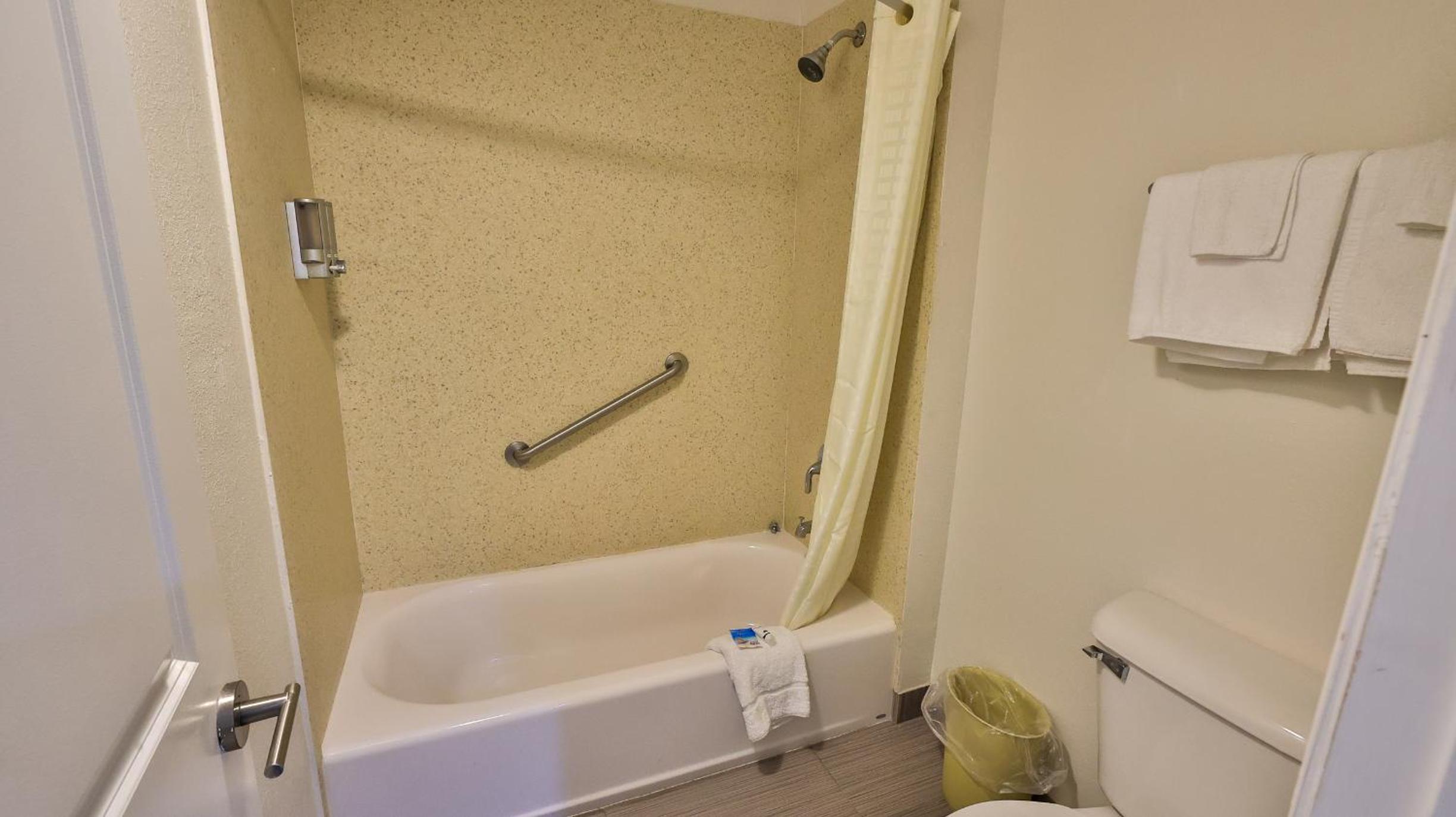 Double Room with Balcony or Patio -  Oceant Front  - Photo 20