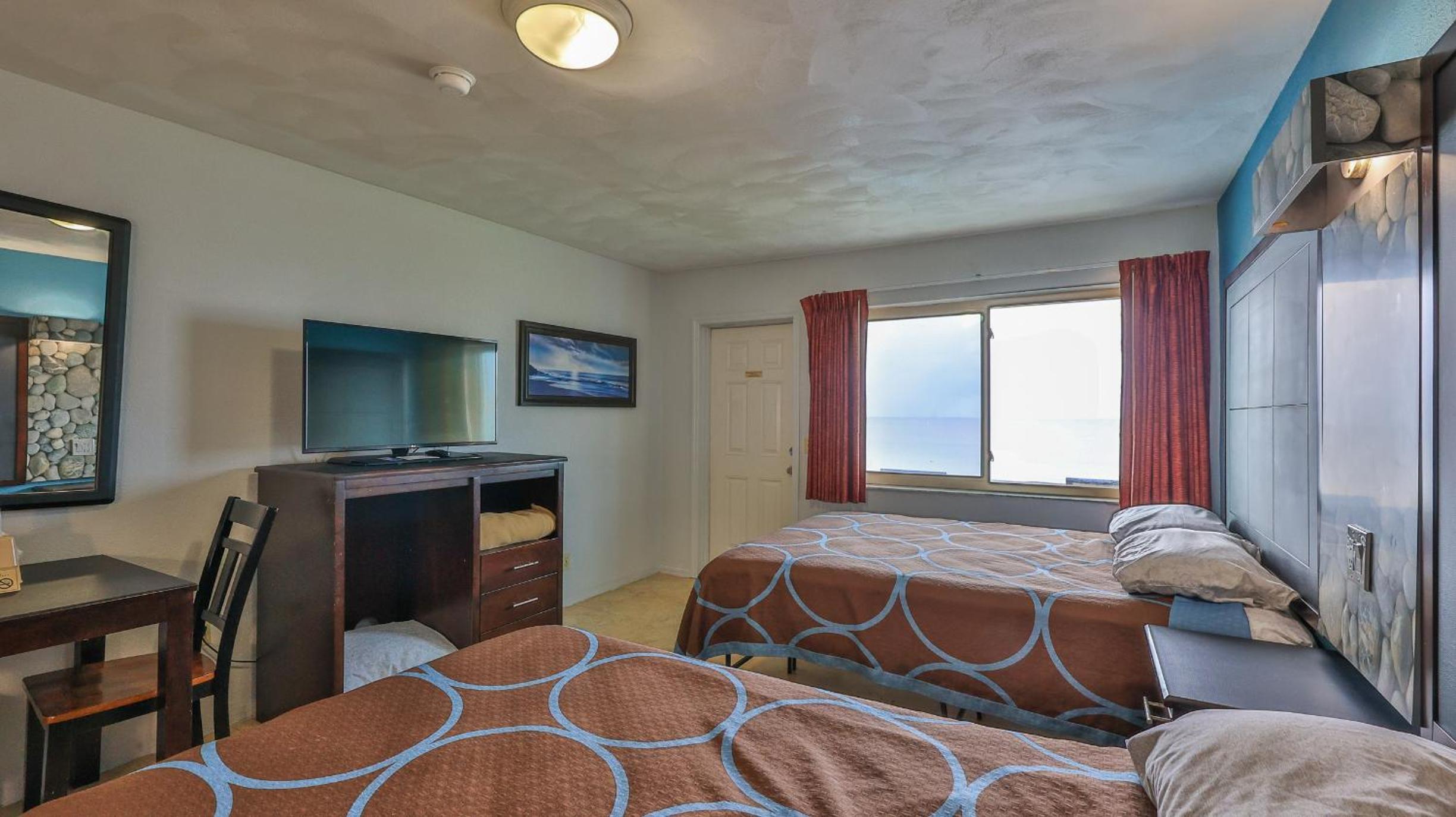 Double Room with Balcony or Patio -  Oceant Front  - Photo 10