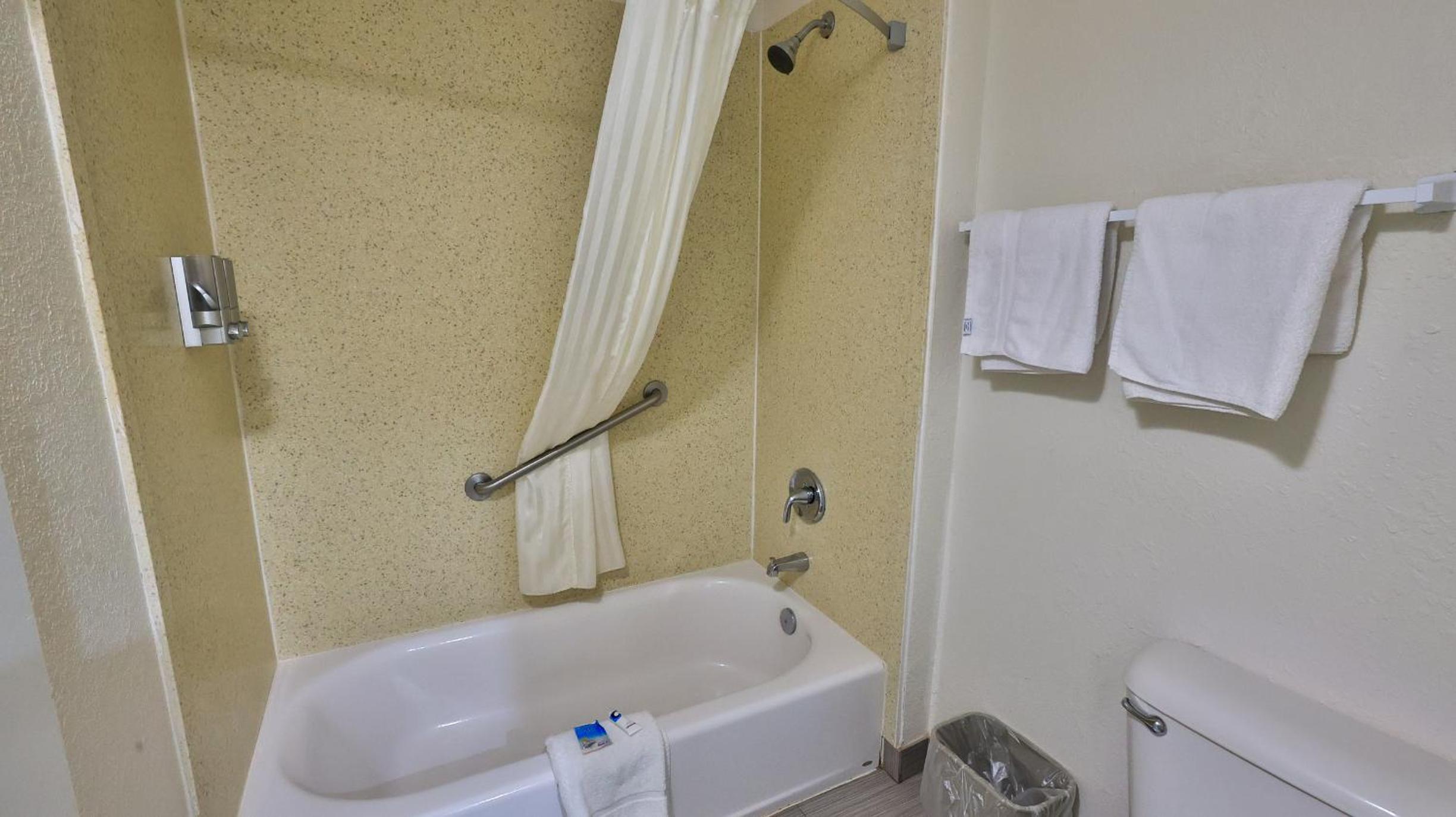 Double Room with Balcony or Patio -  Oceant Front  - Photo 18