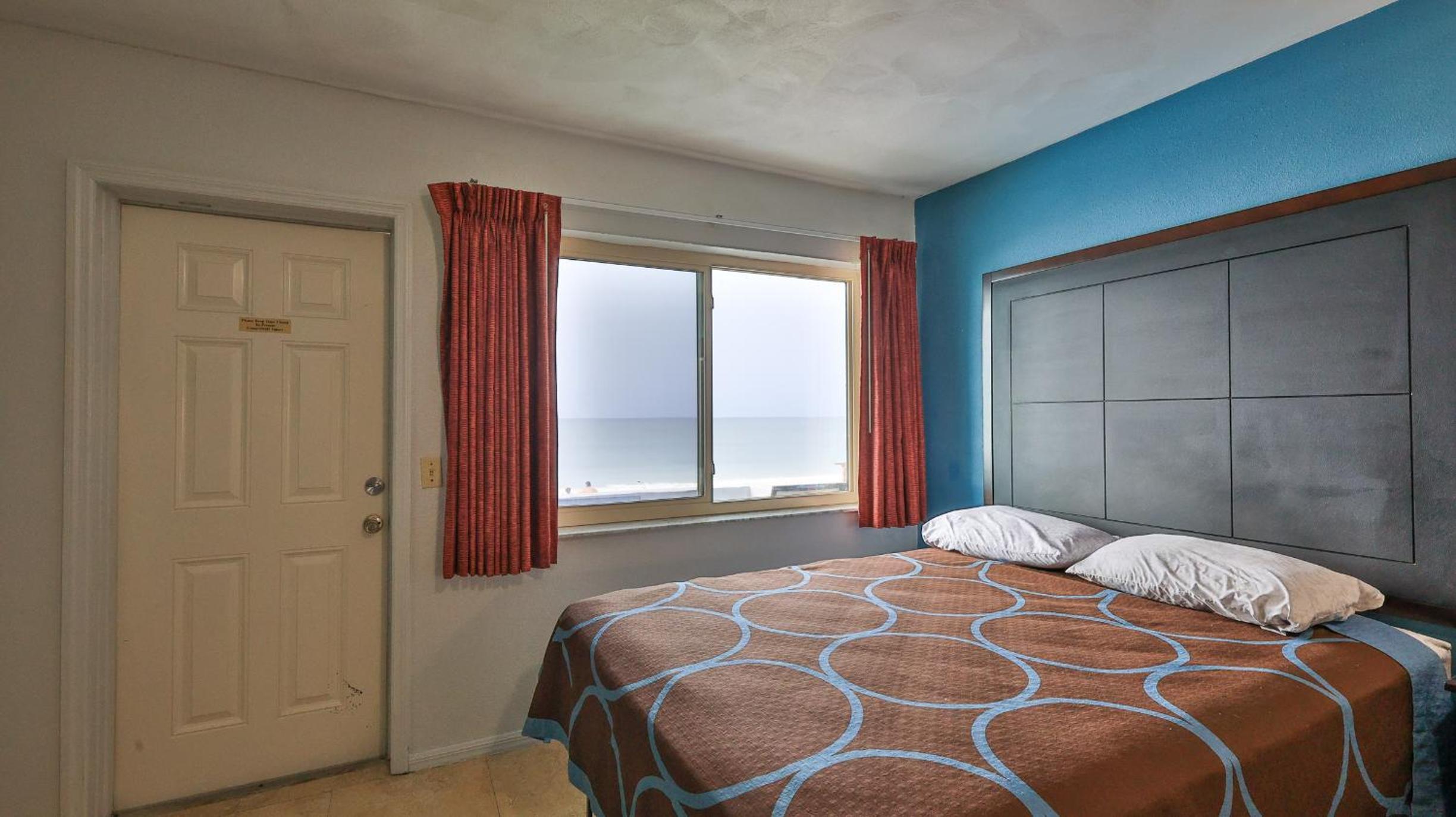 Double Room with Balcony or Patio -  Oceant Front  - Photo 17