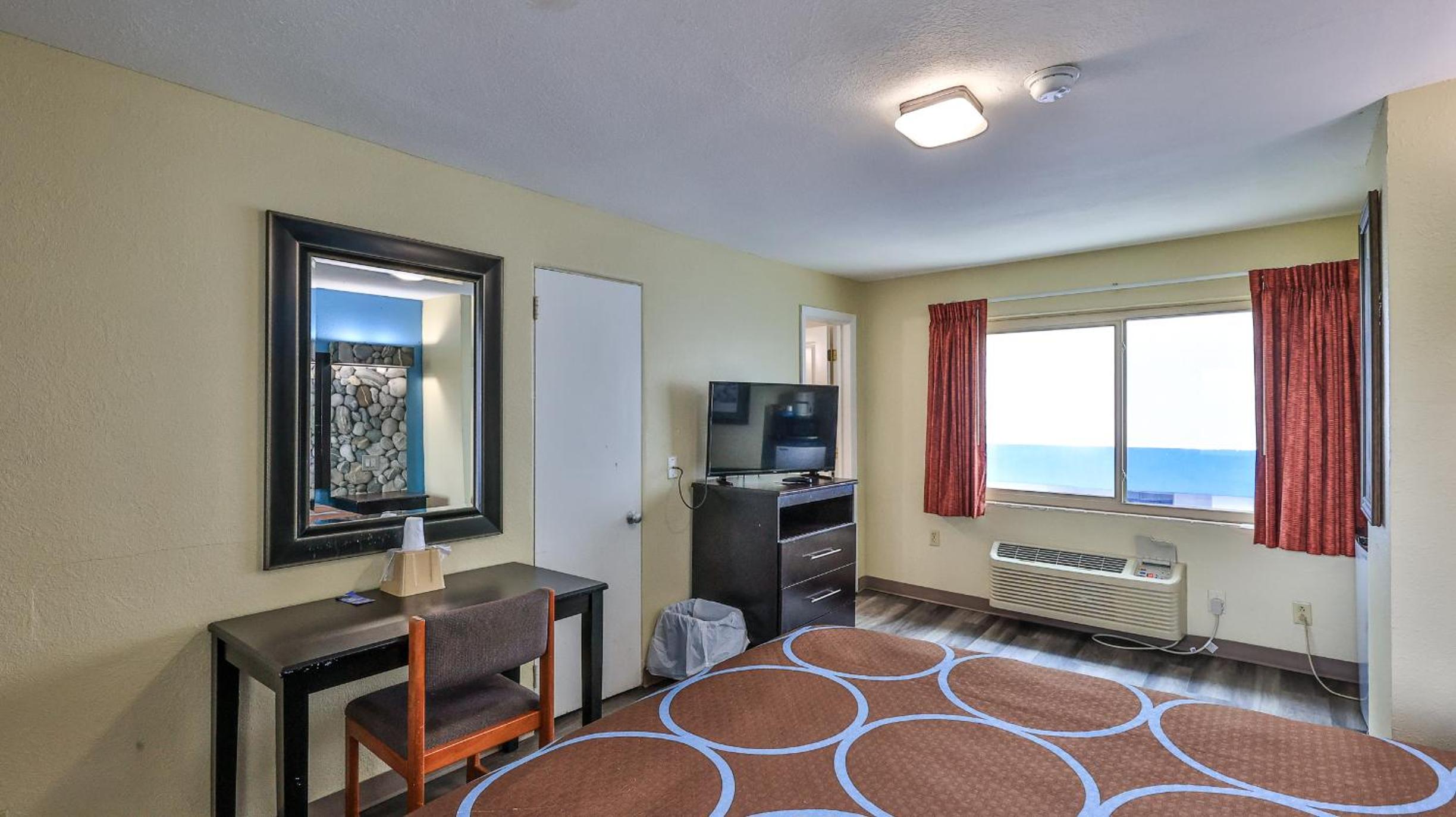 Standard Double Room - No View - Photo 9