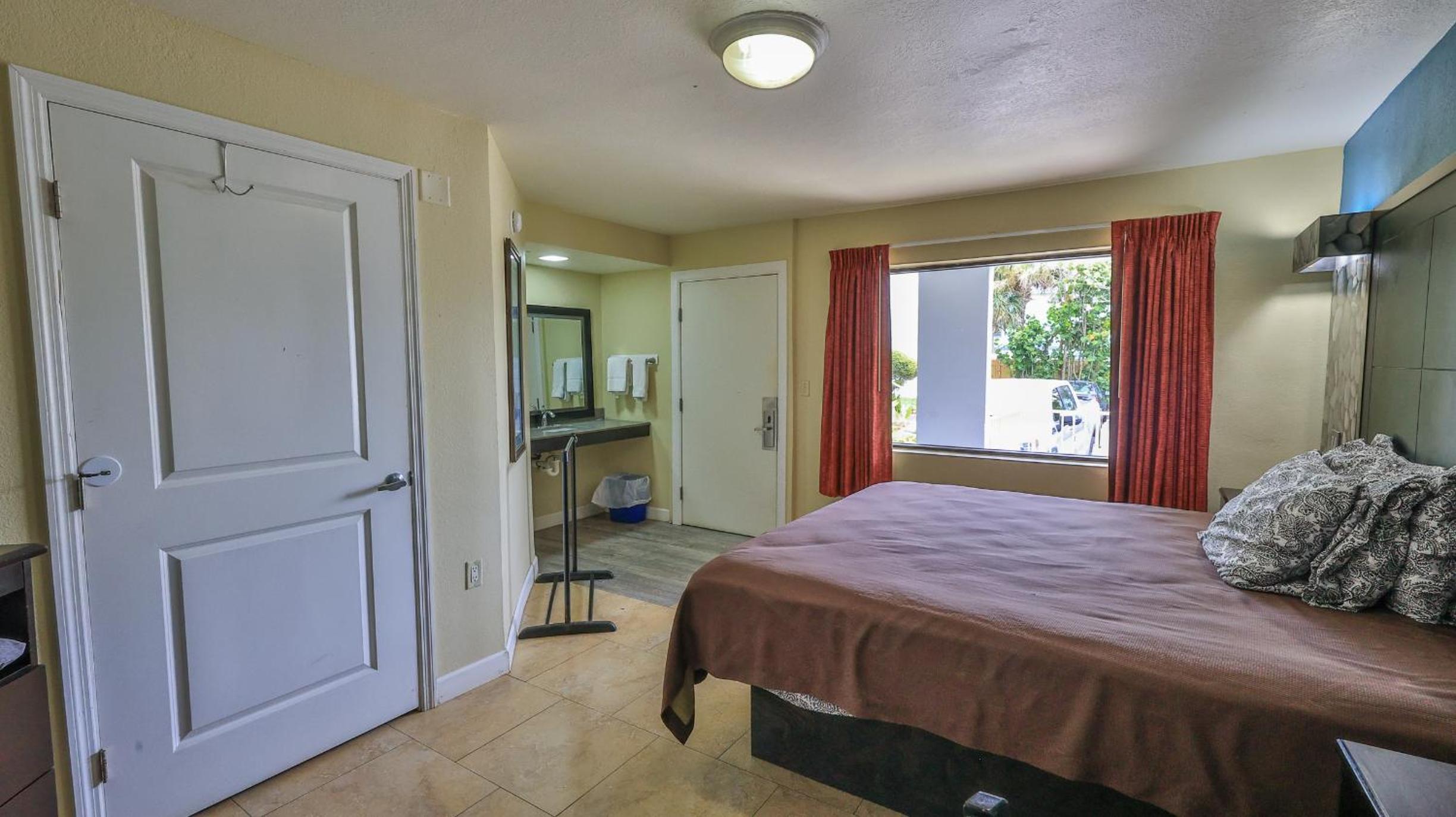 King Room - Disability Access - Photo 6