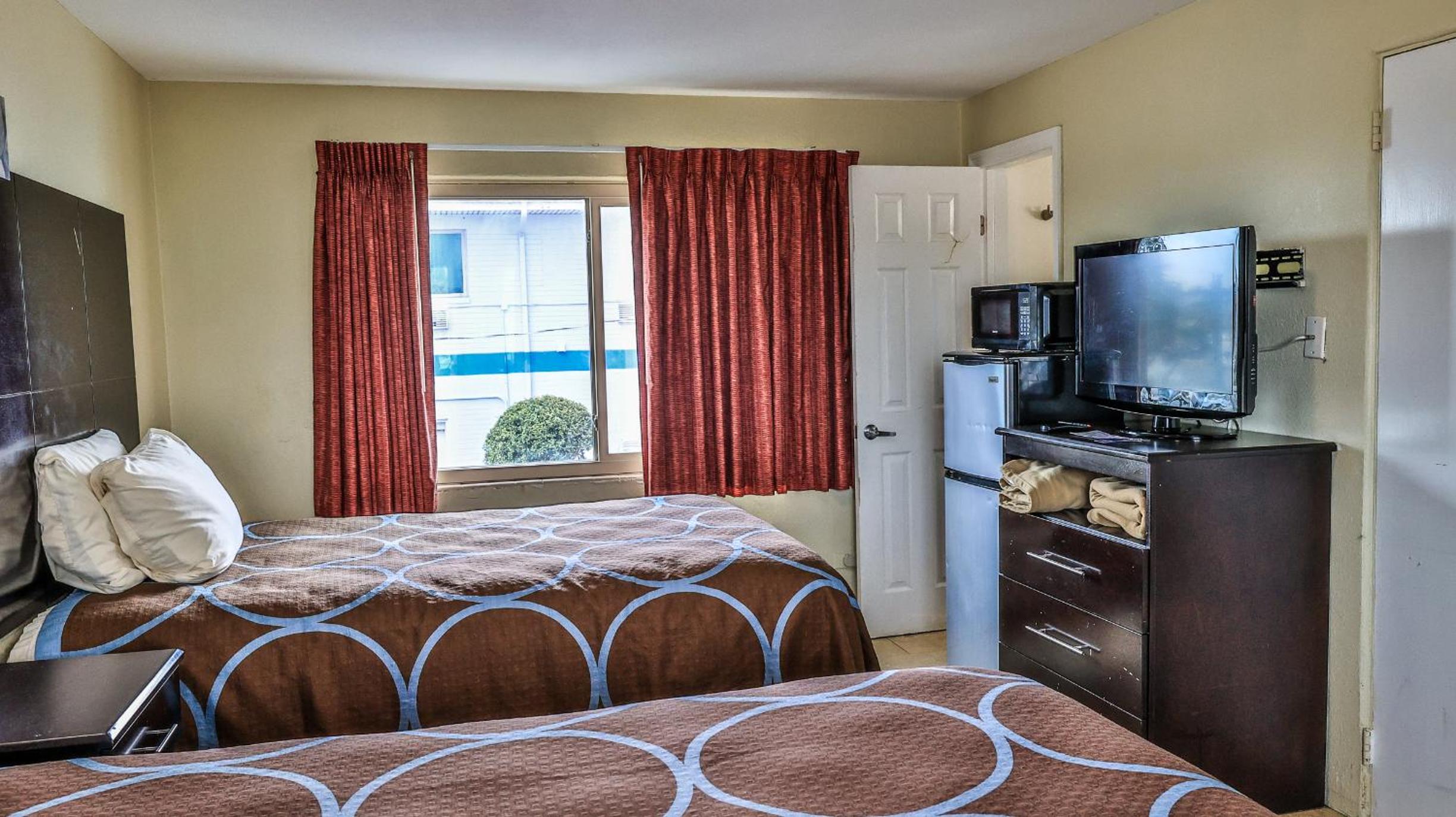 Standard Double Room - No View - Photo 7