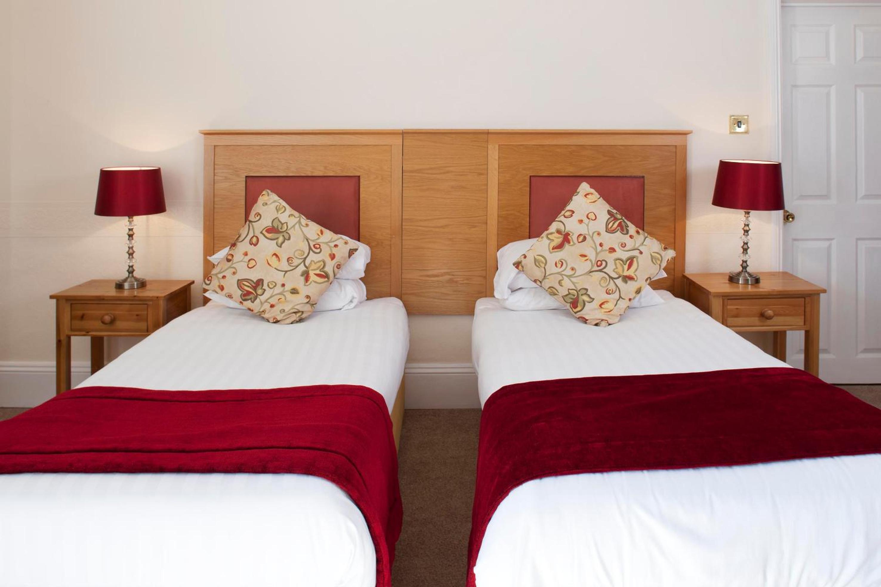 Standard Twin Room - Photo 2