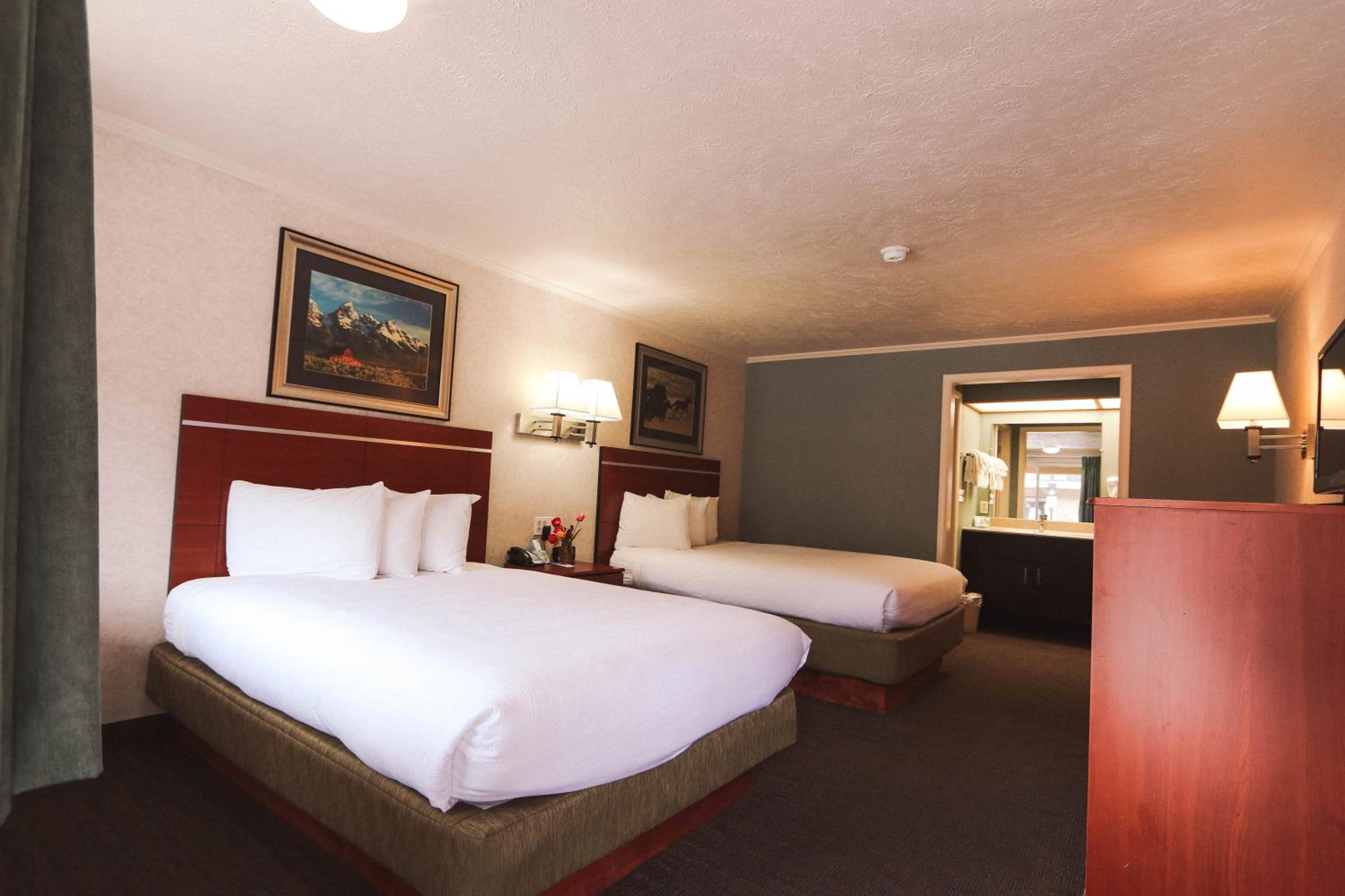 Queen Room with Two Queen Beds - Photo 1