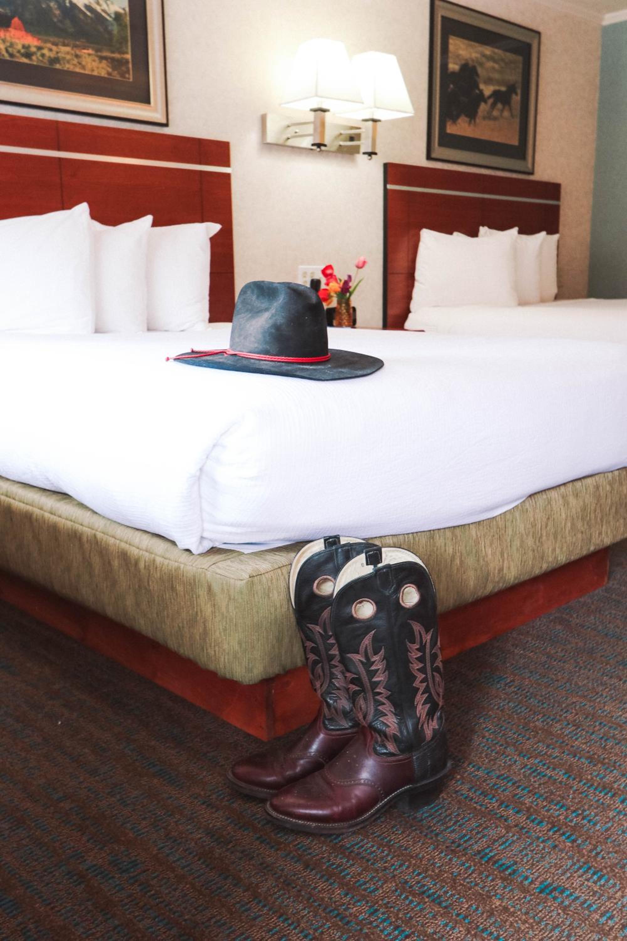 Queen Room with Two Queen Beds - Photo 3