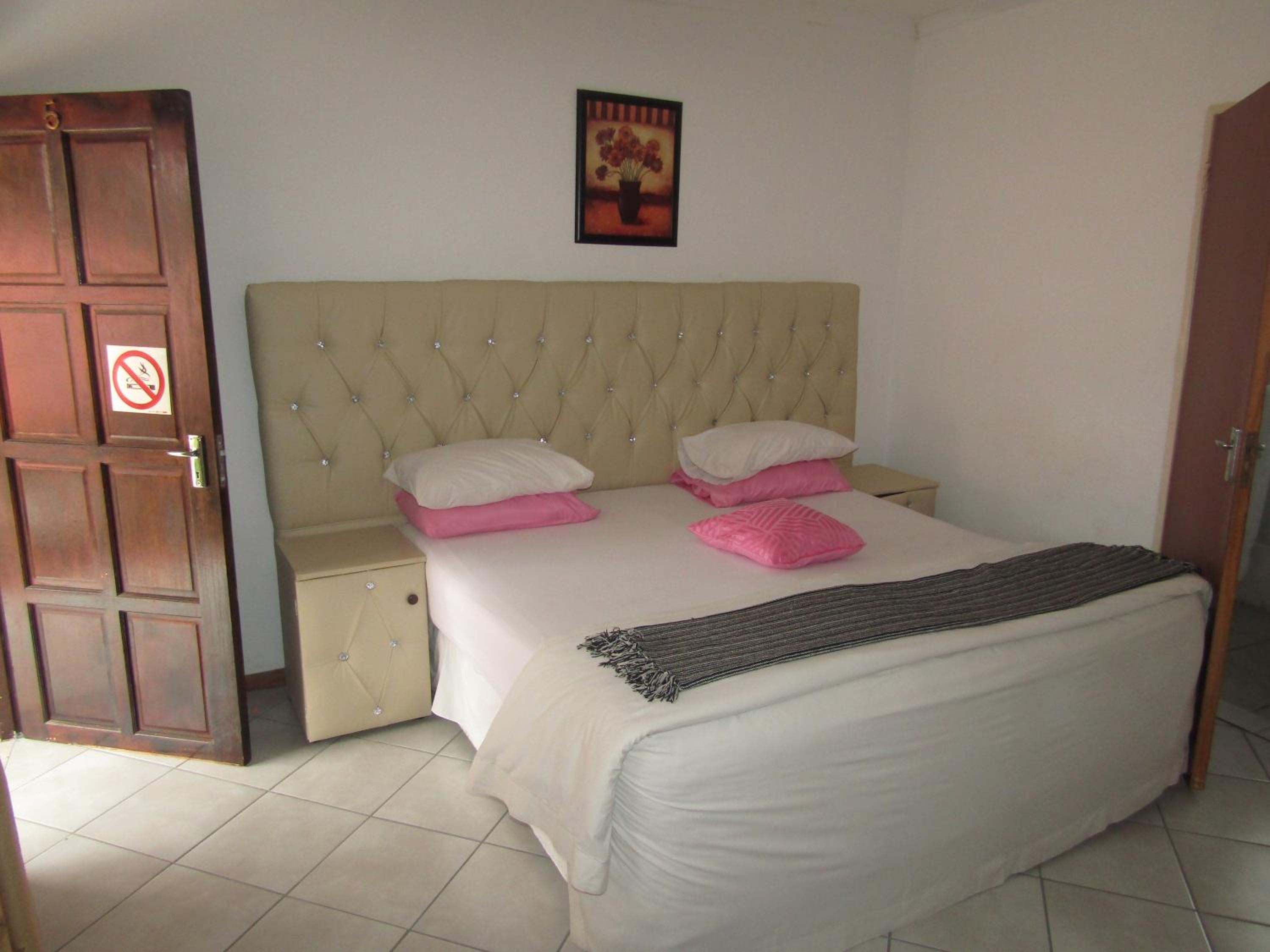Double Room - Photo 2