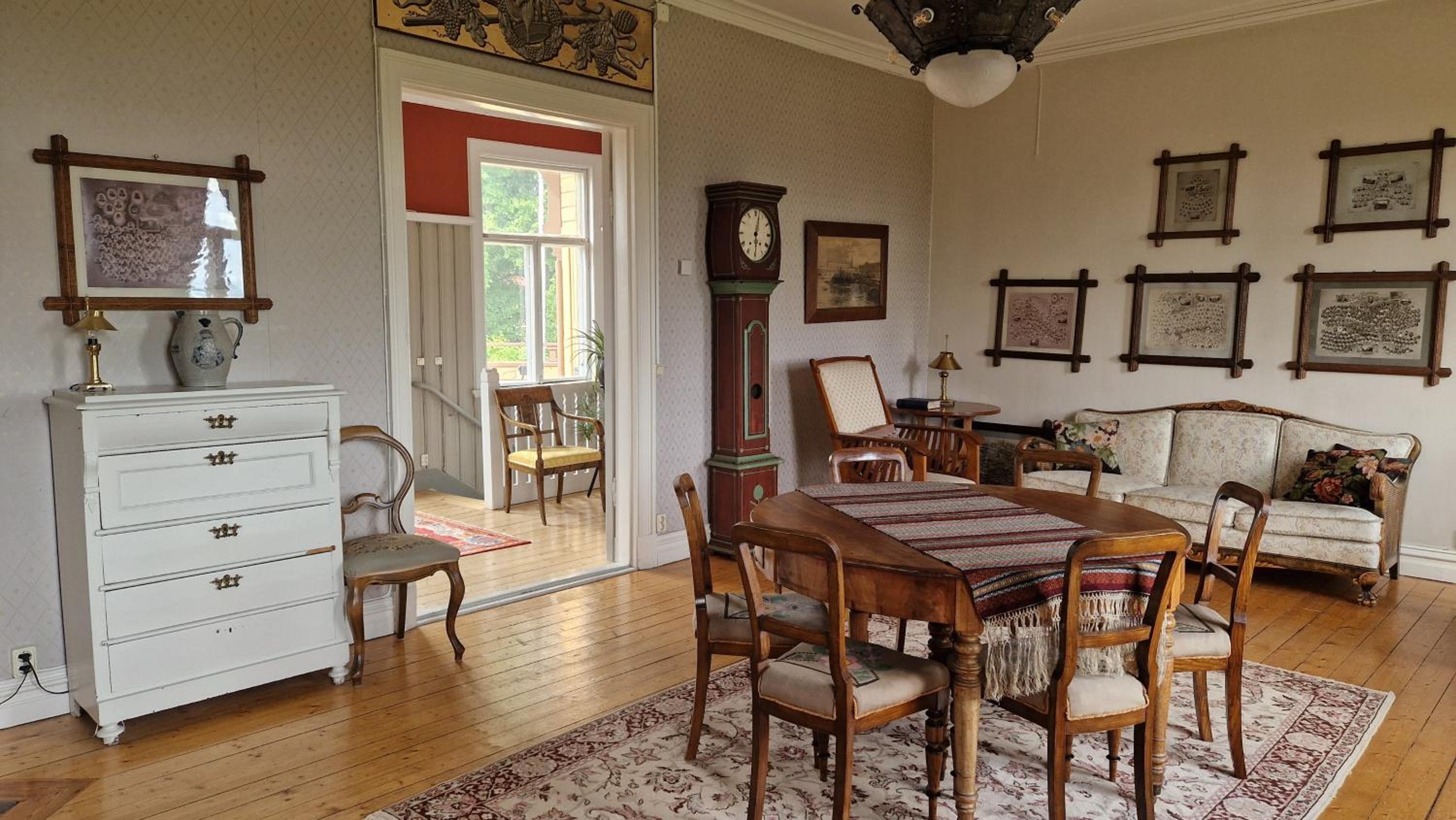 Family Room with Lake View - Photo 1