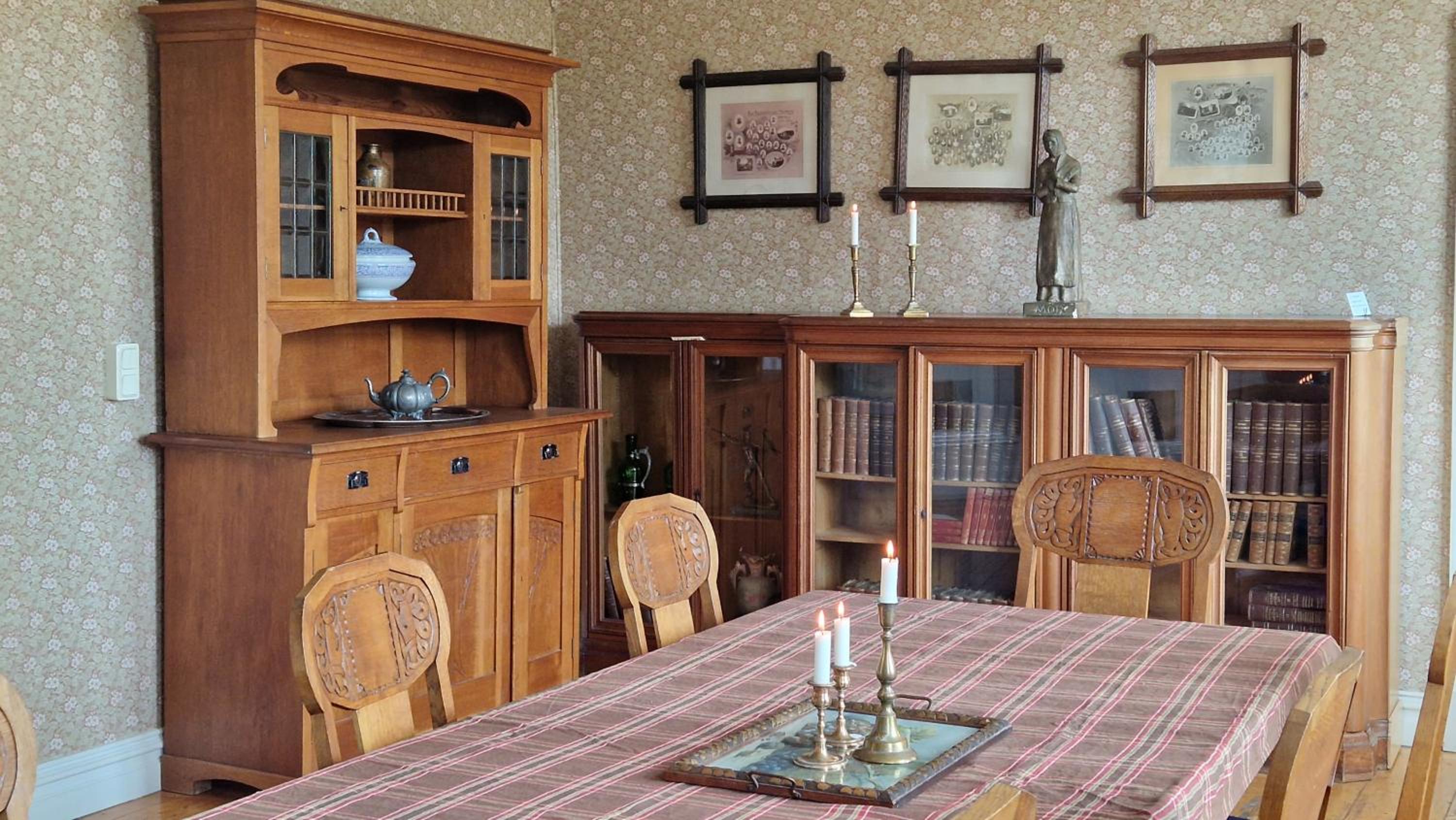 Family Room with Lake View - Photo 14
