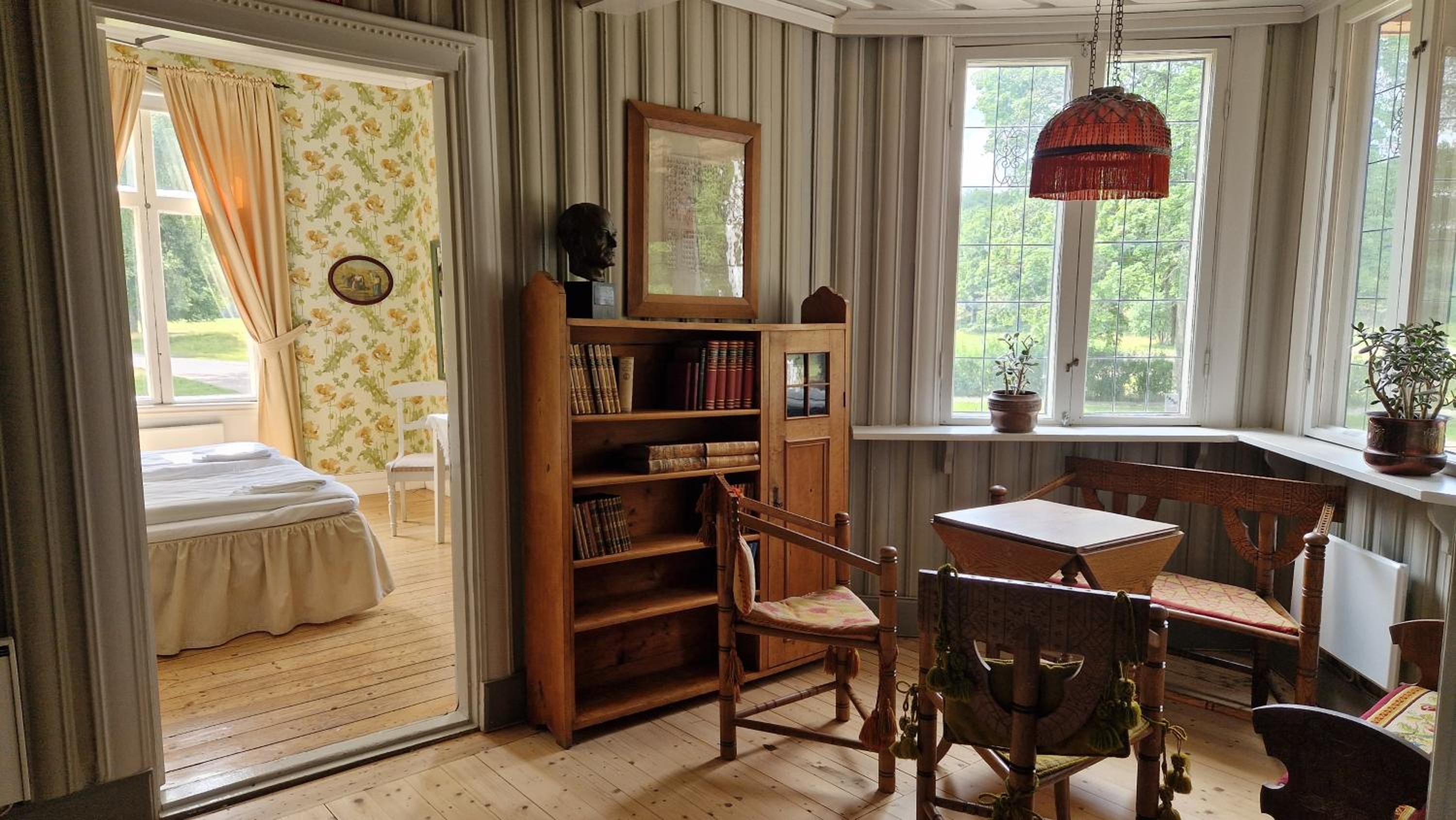 Family Room with Lake View - Photo 12