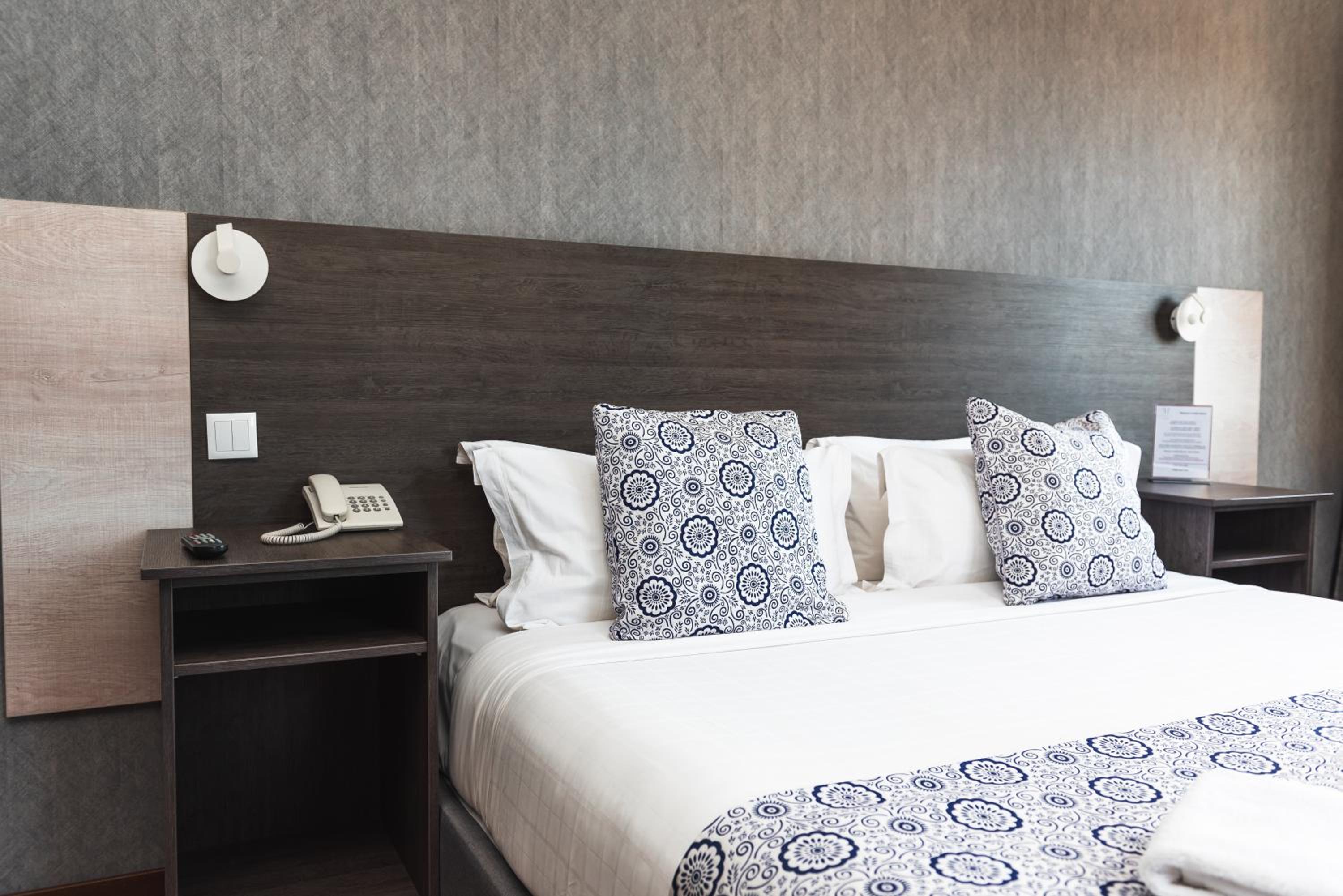 Deluxe Double Room with Frontal Balcony